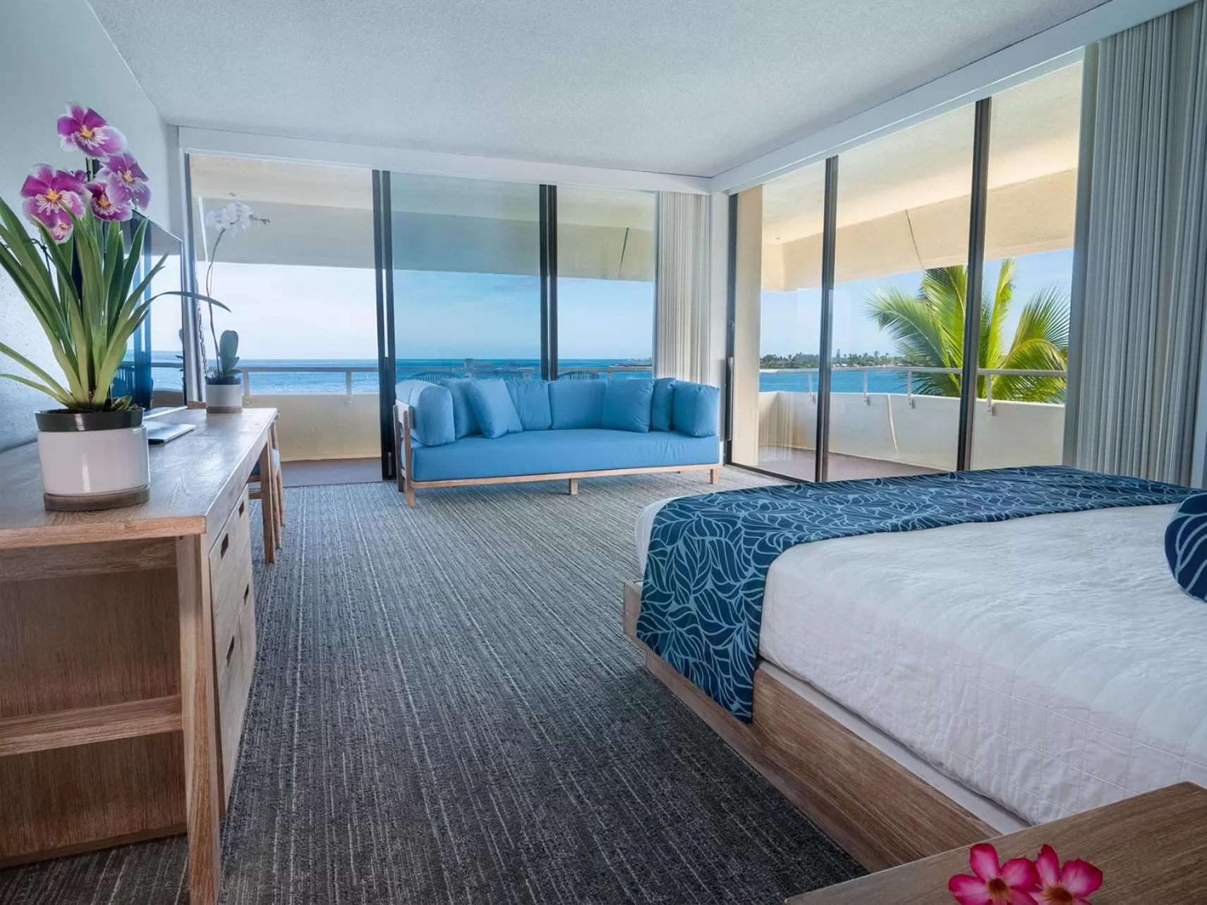 Photo of the whole room, Bed in Royal Kona Resort