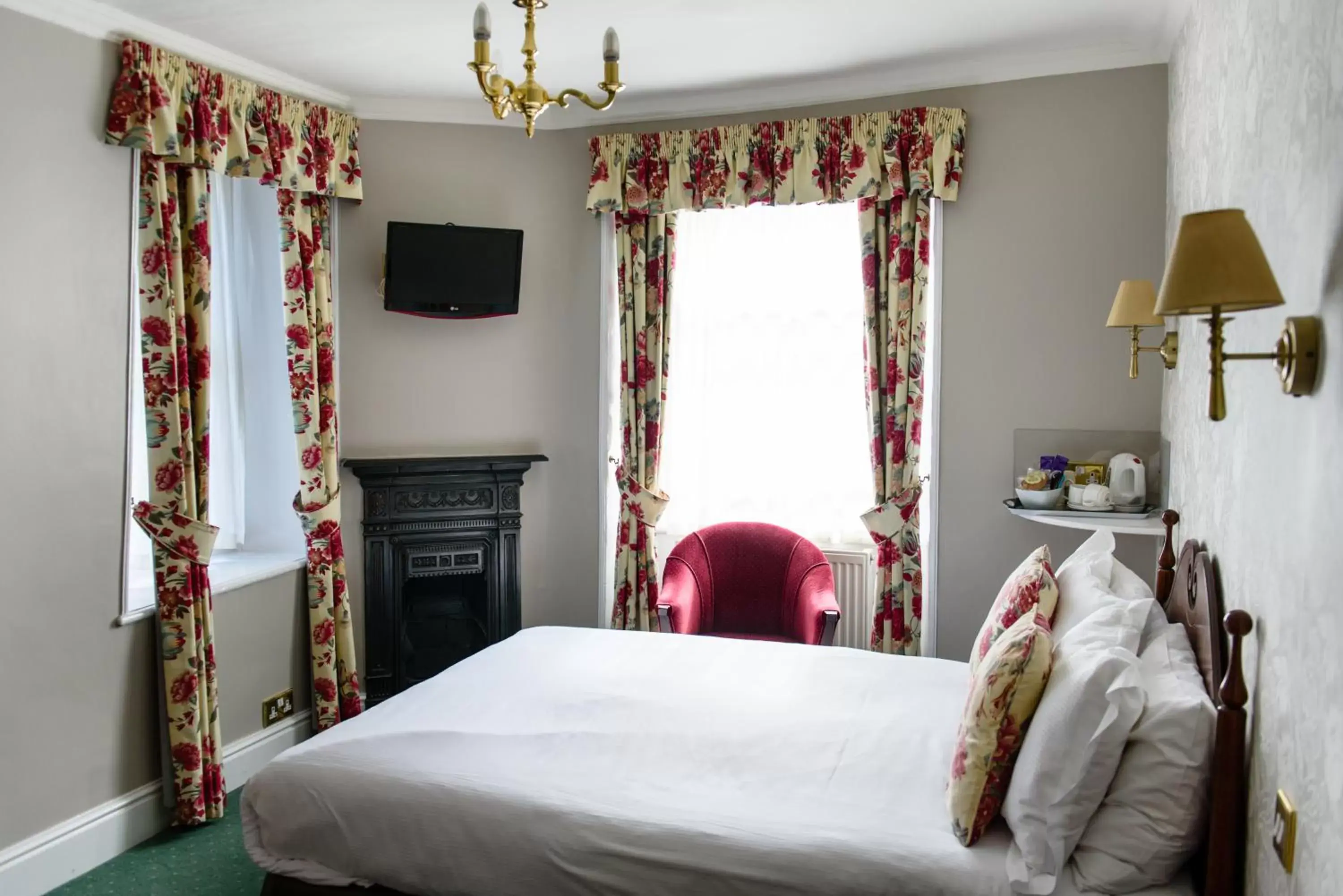 Bedroom, Bed in Old Hall Hotel