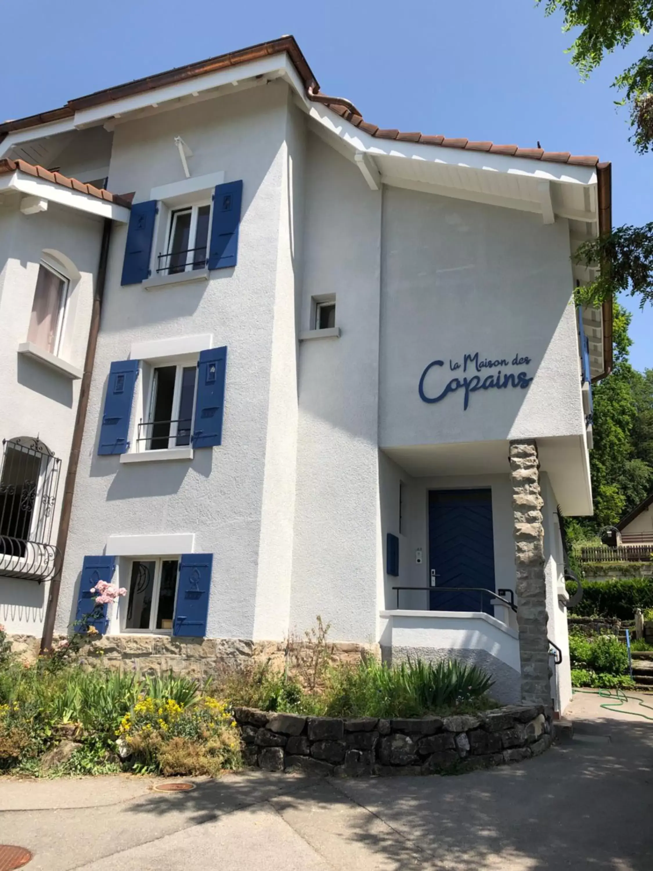 Facade/entrance, Property Building in La Maison des Copains