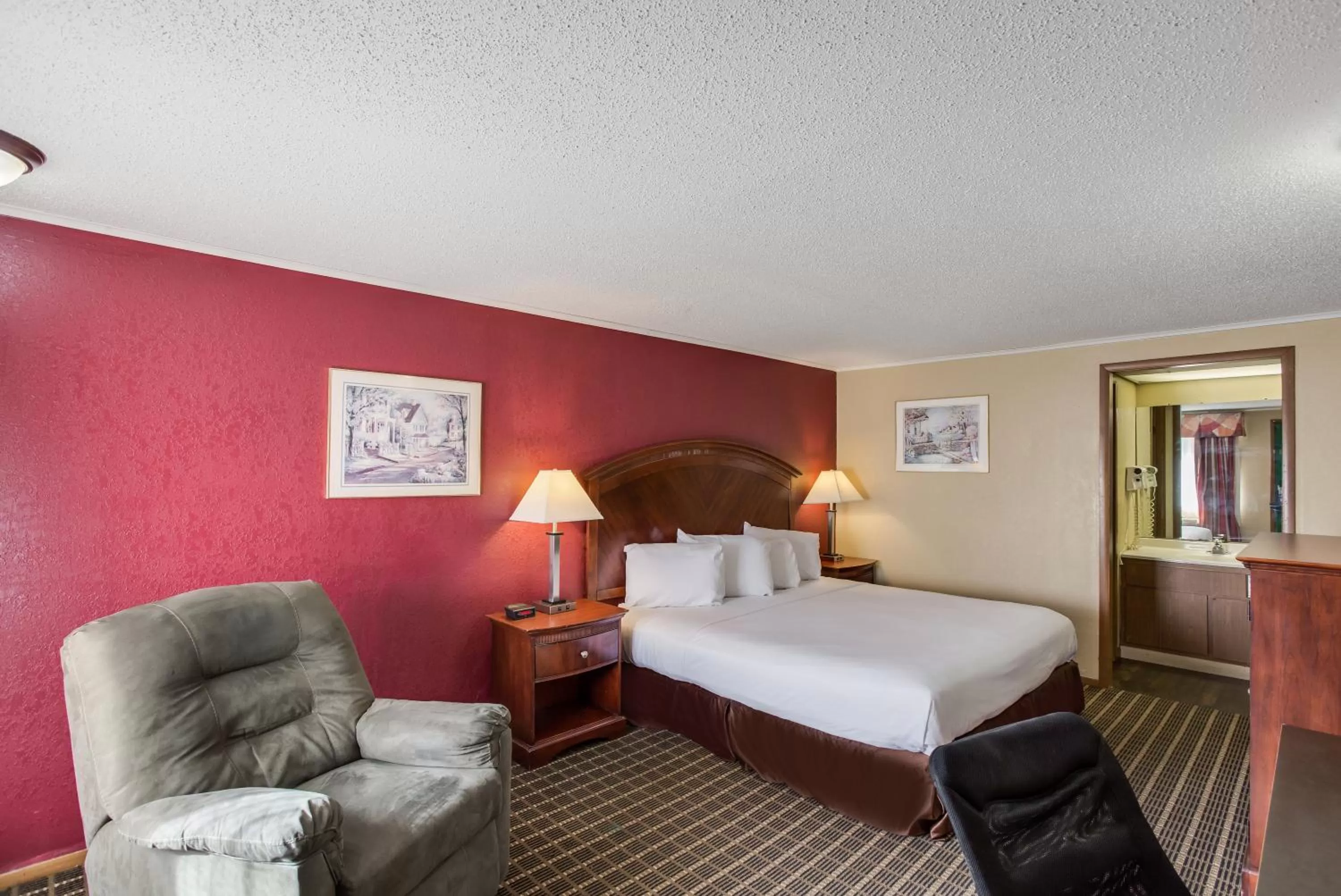 Bed in Knights Inn Ashland