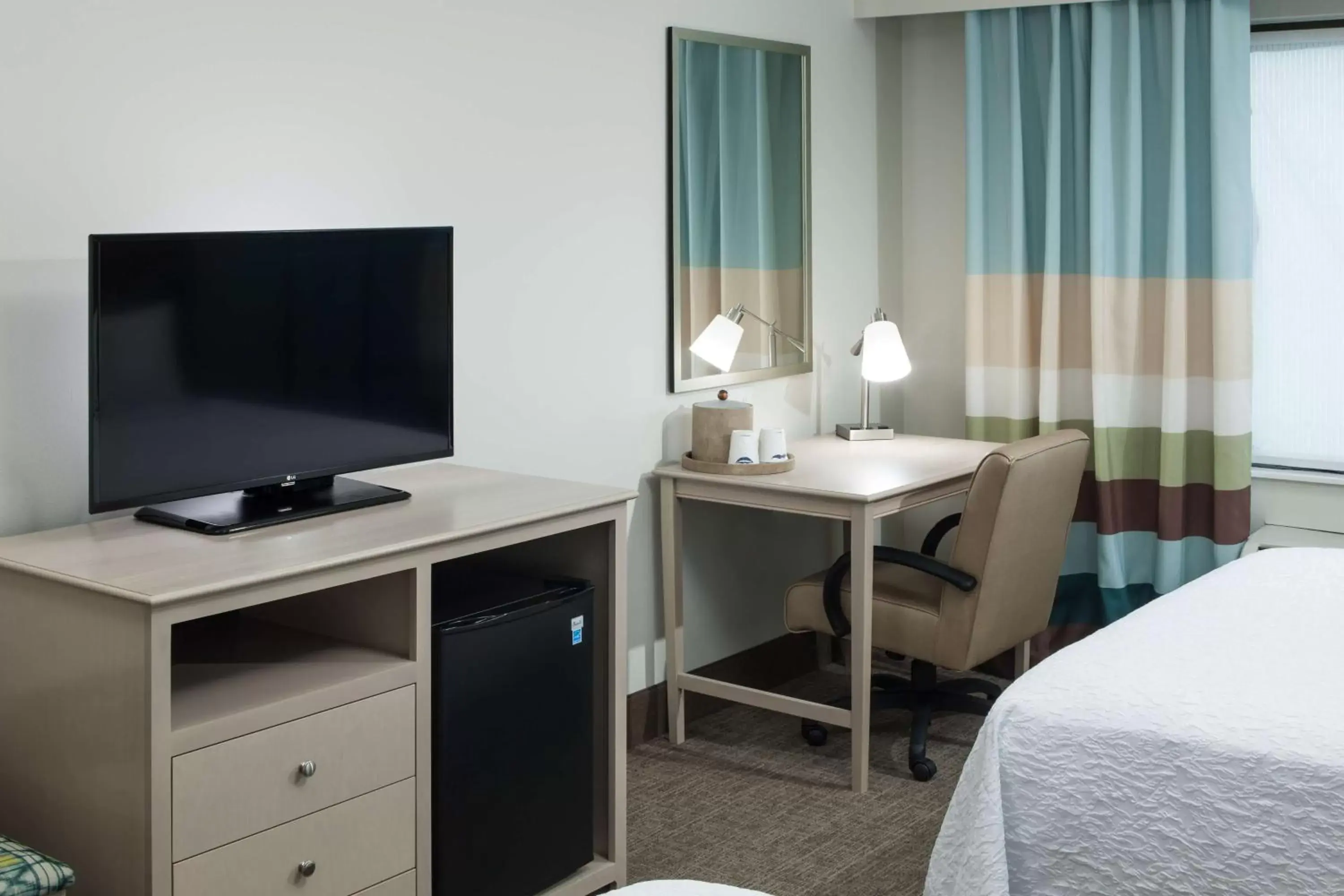 Bed, TV/Entertainment Center in Hampton Inn & Suites by Hilton Carolina Beach Oceanfront