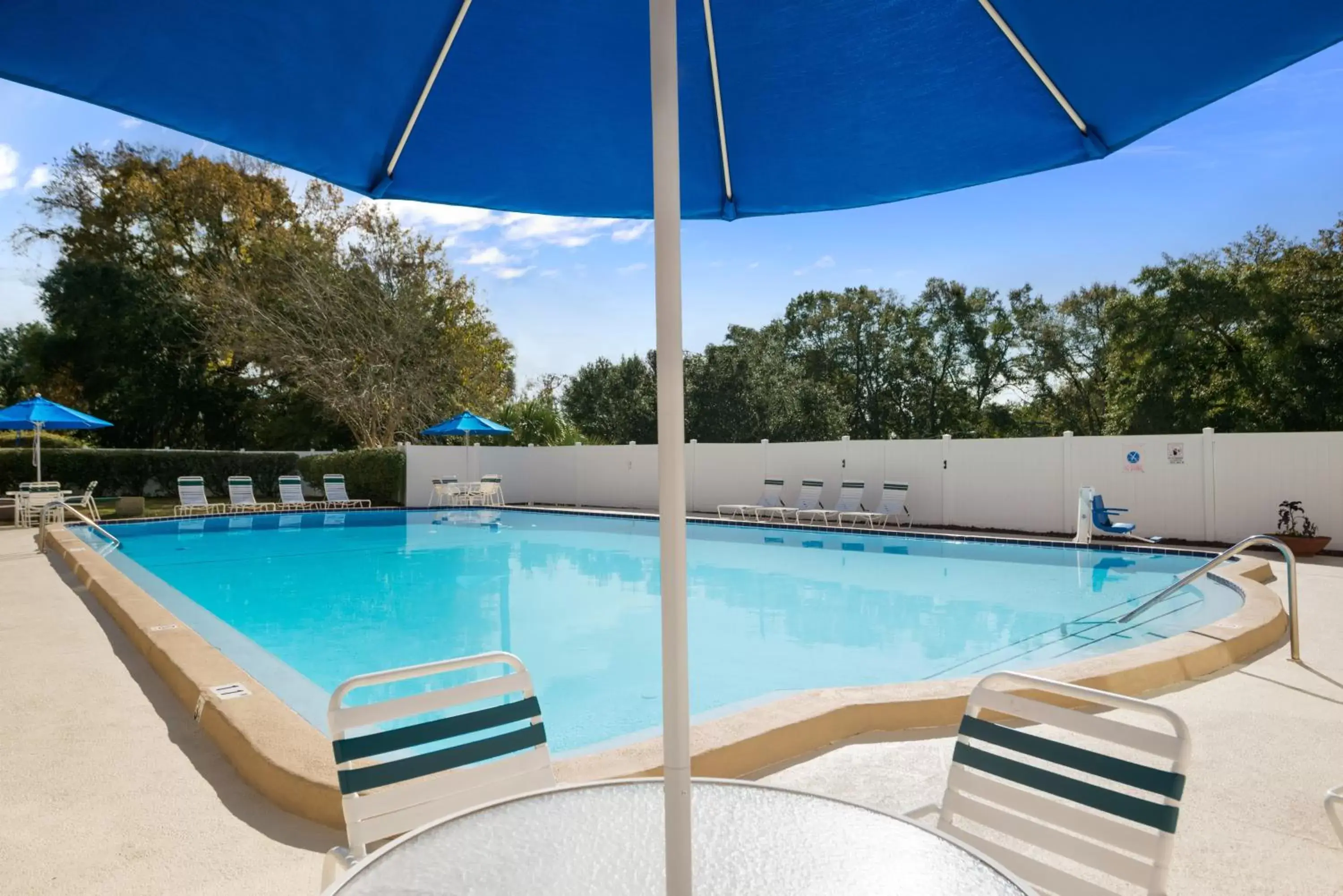 Swimming Pool in Wyndham Garden Tallahassee Capitol Near FSU