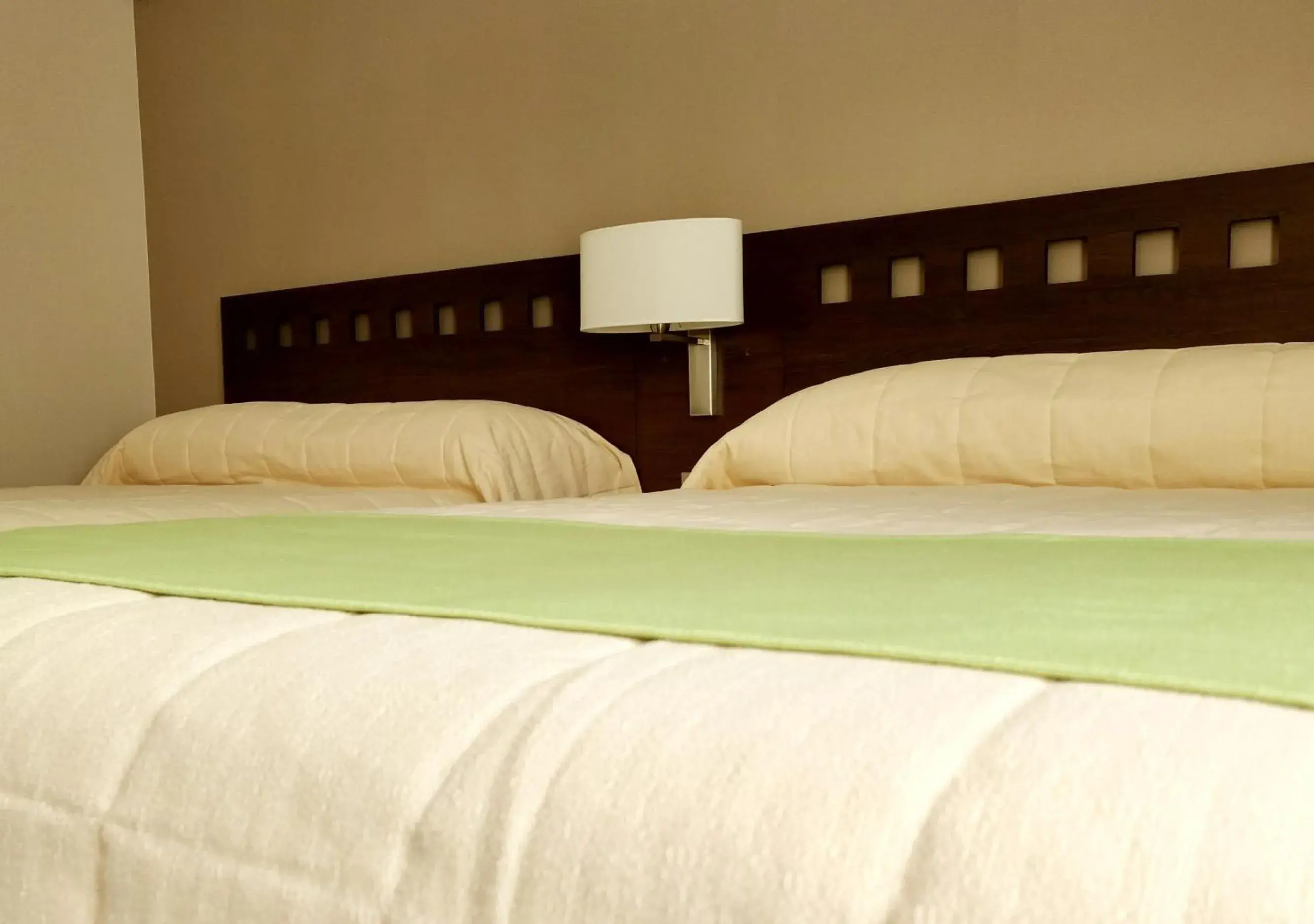 Decorative detail, Bed in Days Inn La Plata