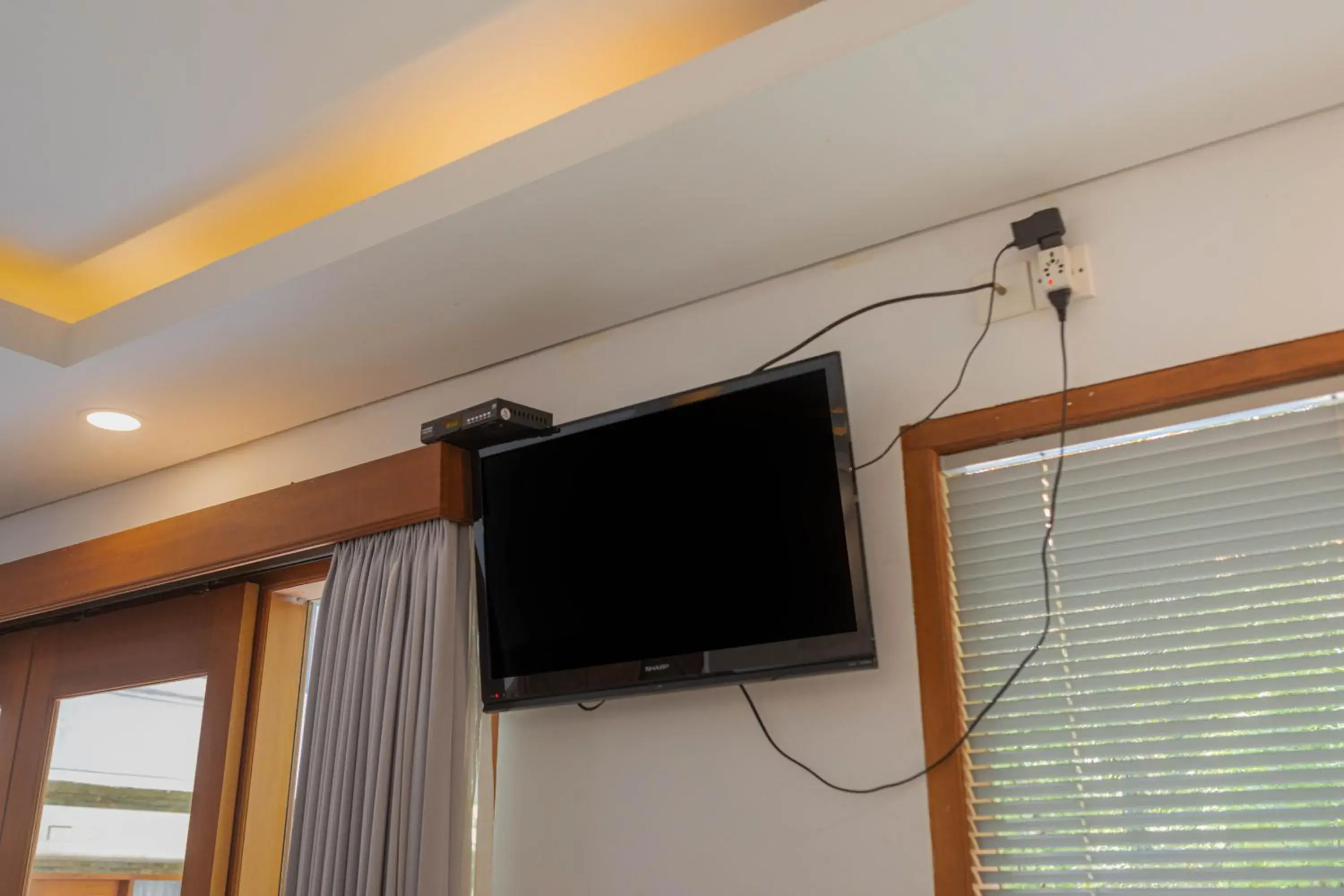 TV and multimedia, TV/Entertainment Center in Amoya Inn