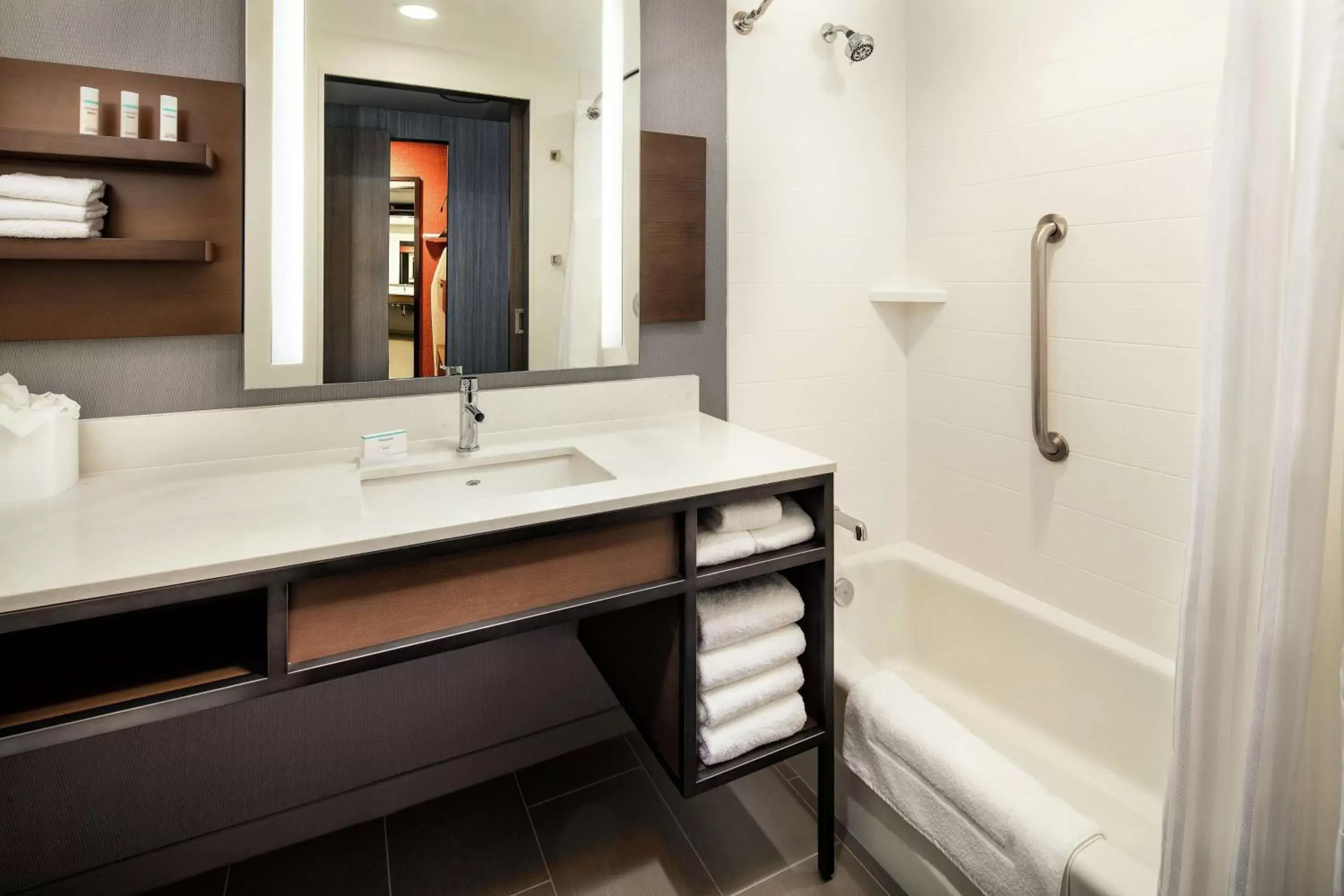 Bathroom in Hilton Garden Inn Sacramento Airport Natomas