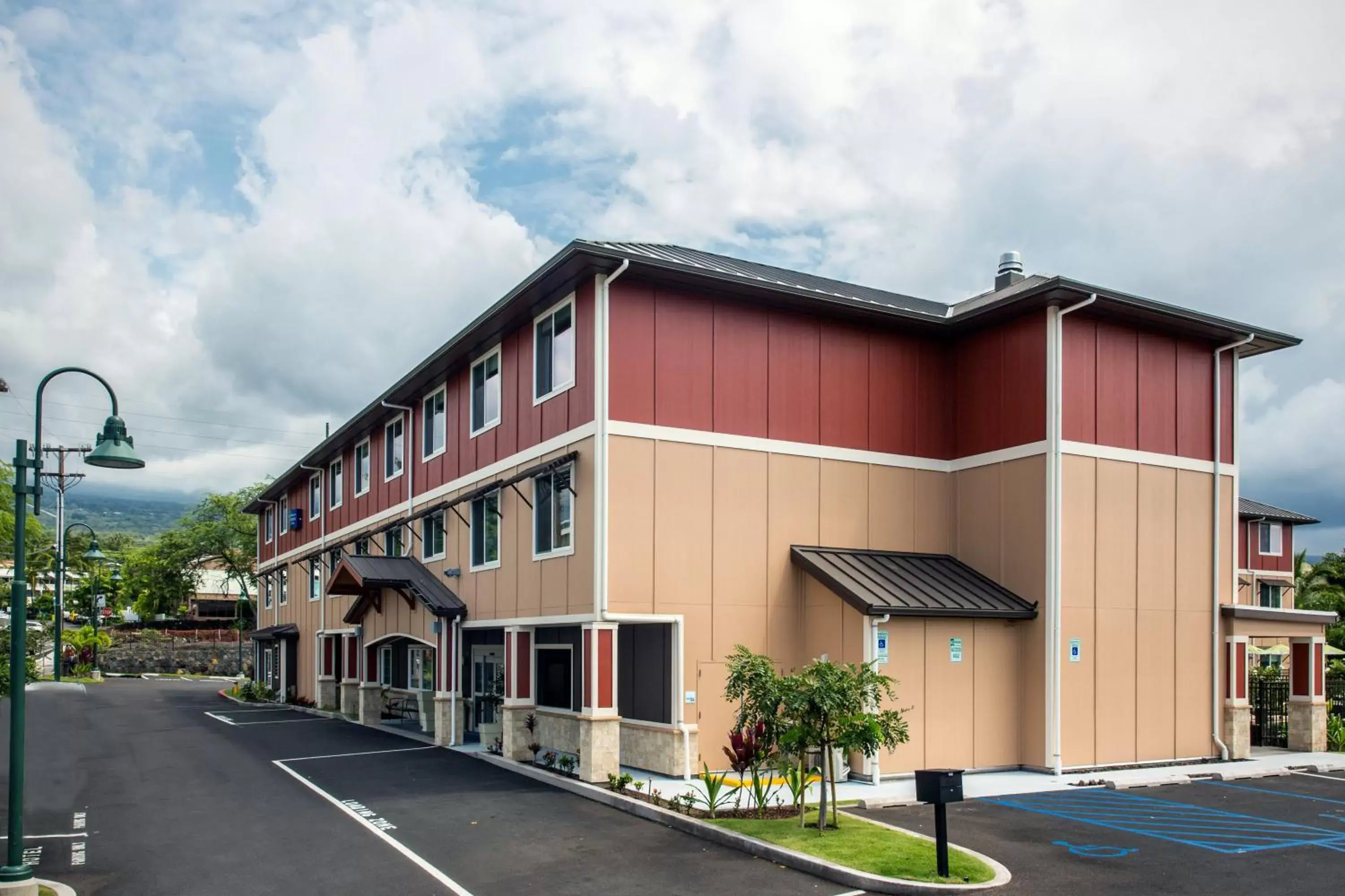 Property Building in Holiday Inn Express & Suites Kailua-Kona, an IHG Hotel