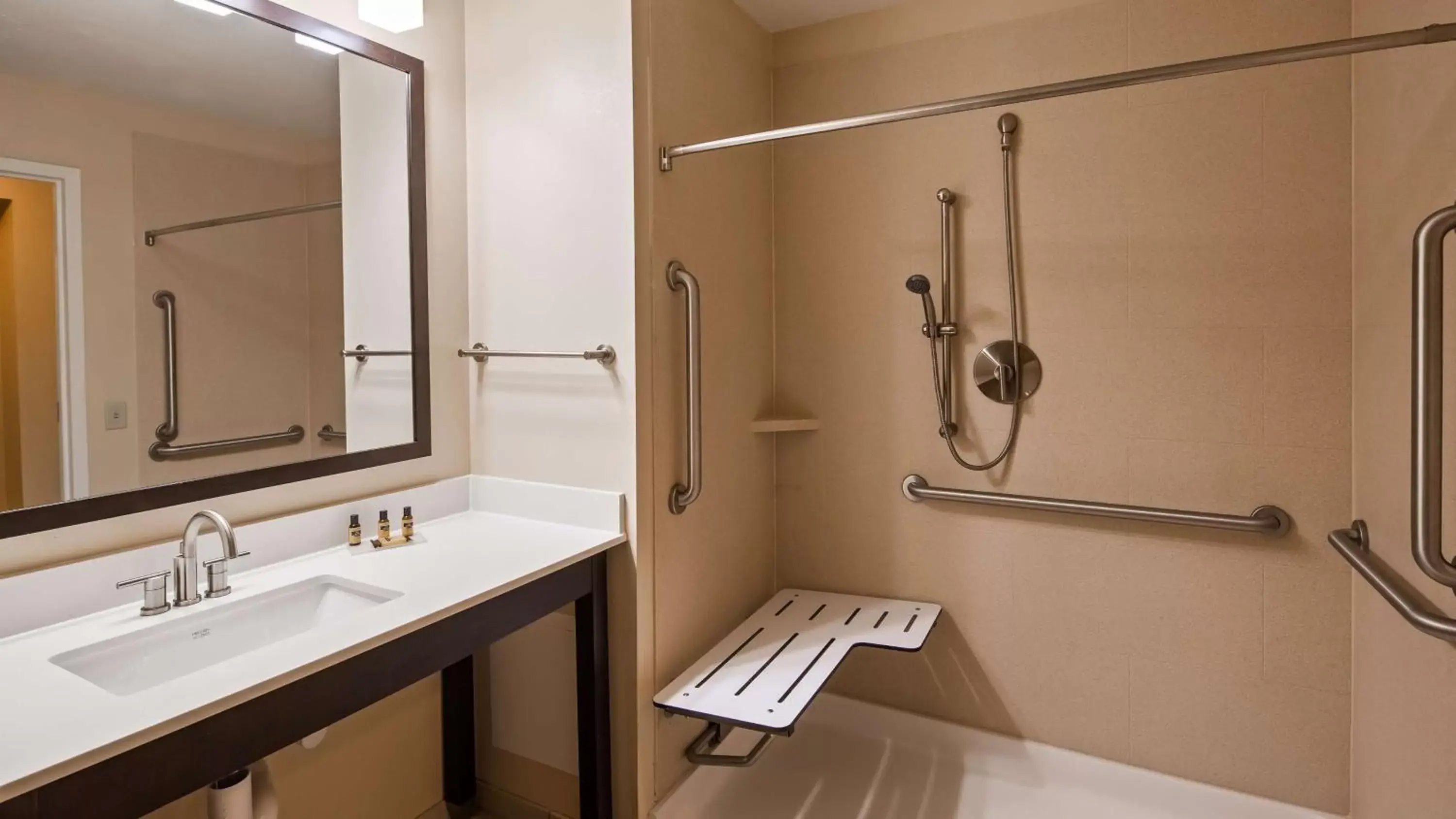 Bathroom in Best Western Plus Thornburg Inn & Suites