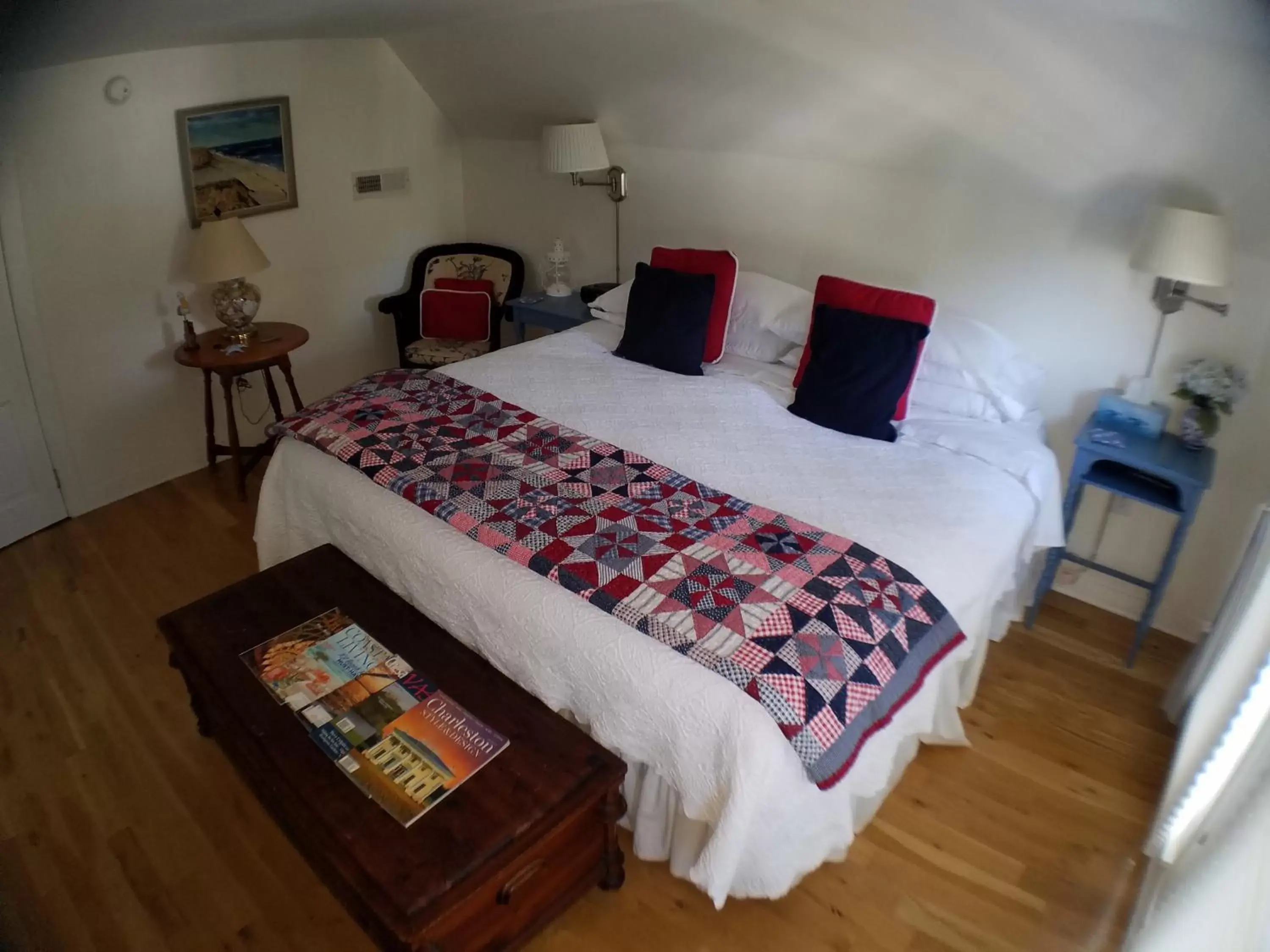 Photo of the whole room, Bed in The Inn at Onancock