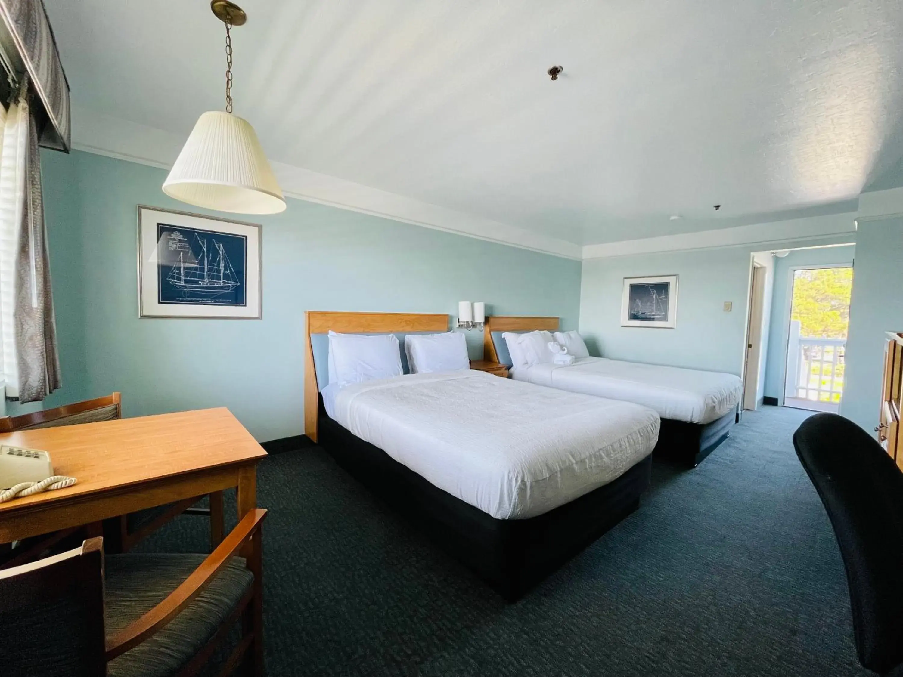 Bedroom, Bed in Seabird Lodge Fort Bragg