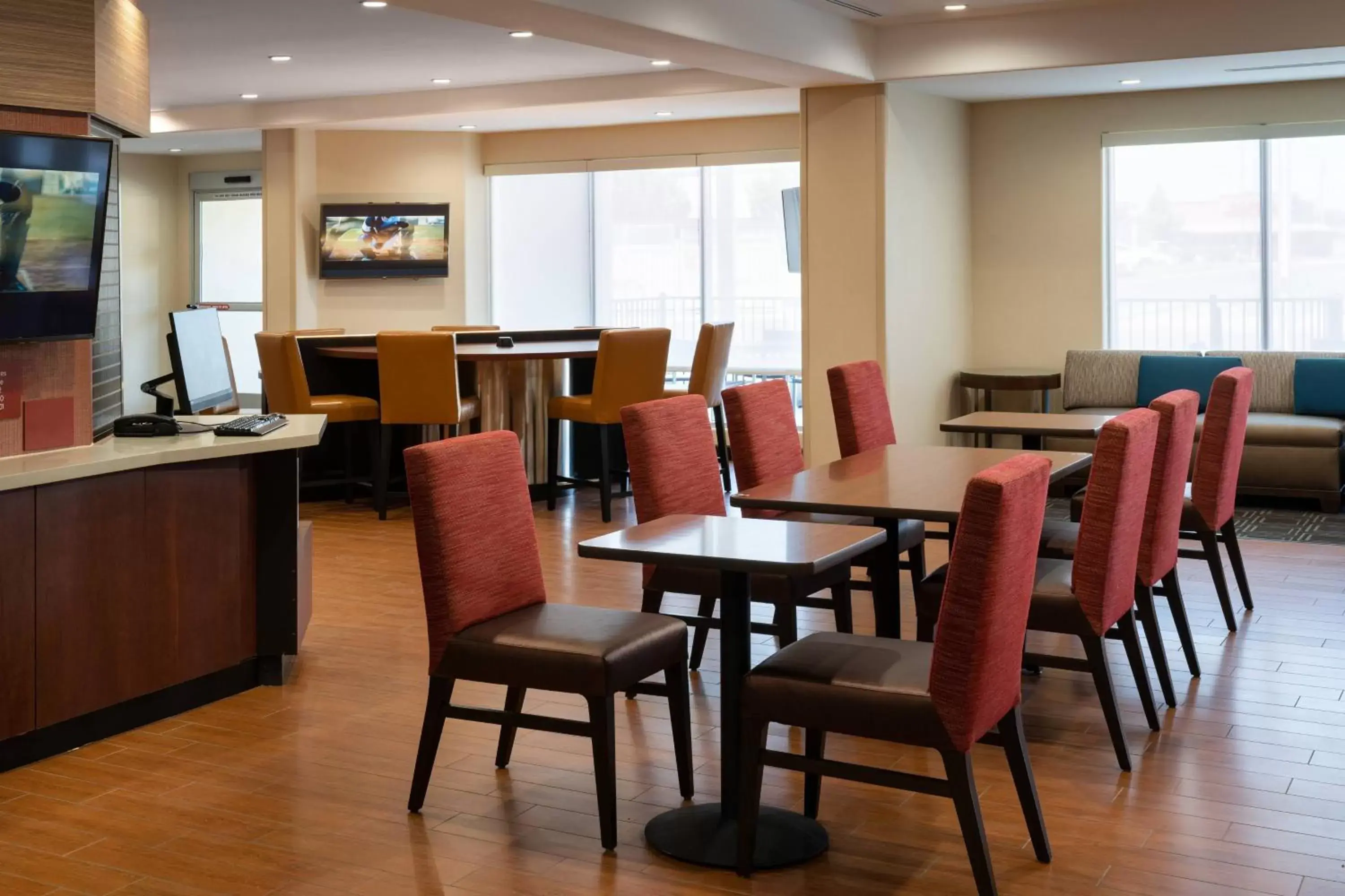 Breakfast, Restaurant/Places to Eat in TownePlace Suites Fresno Clovis