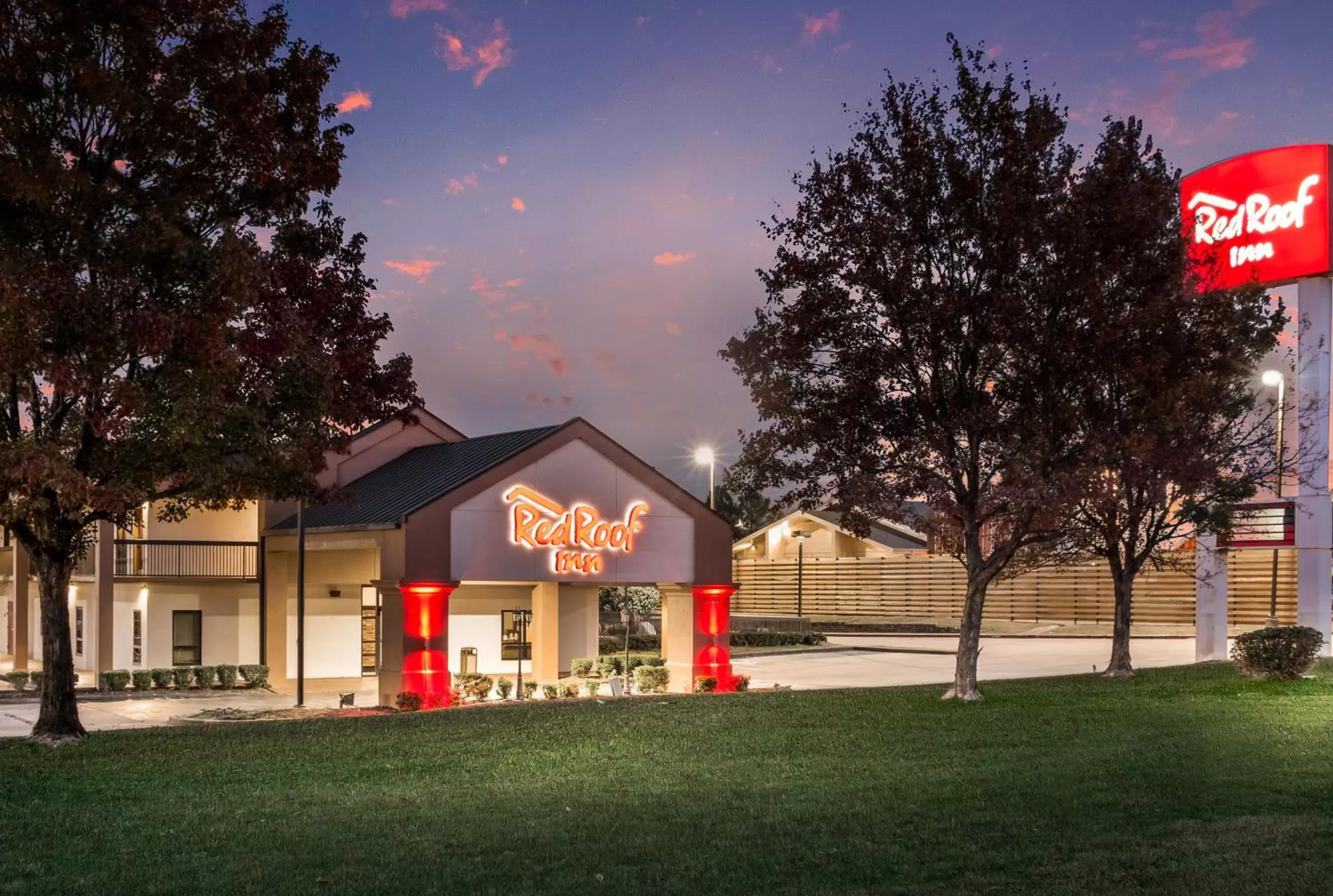 Property Building in Red Roof Inn Texarkana