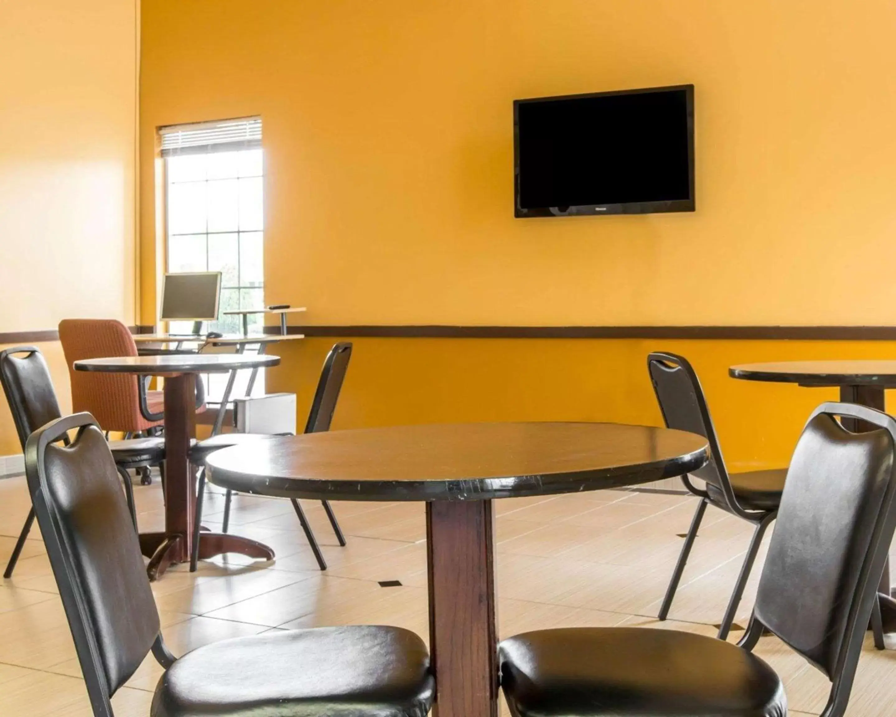 Restaurant/places to eat, Lounge/Bar in Econo Lodge Eufaula
