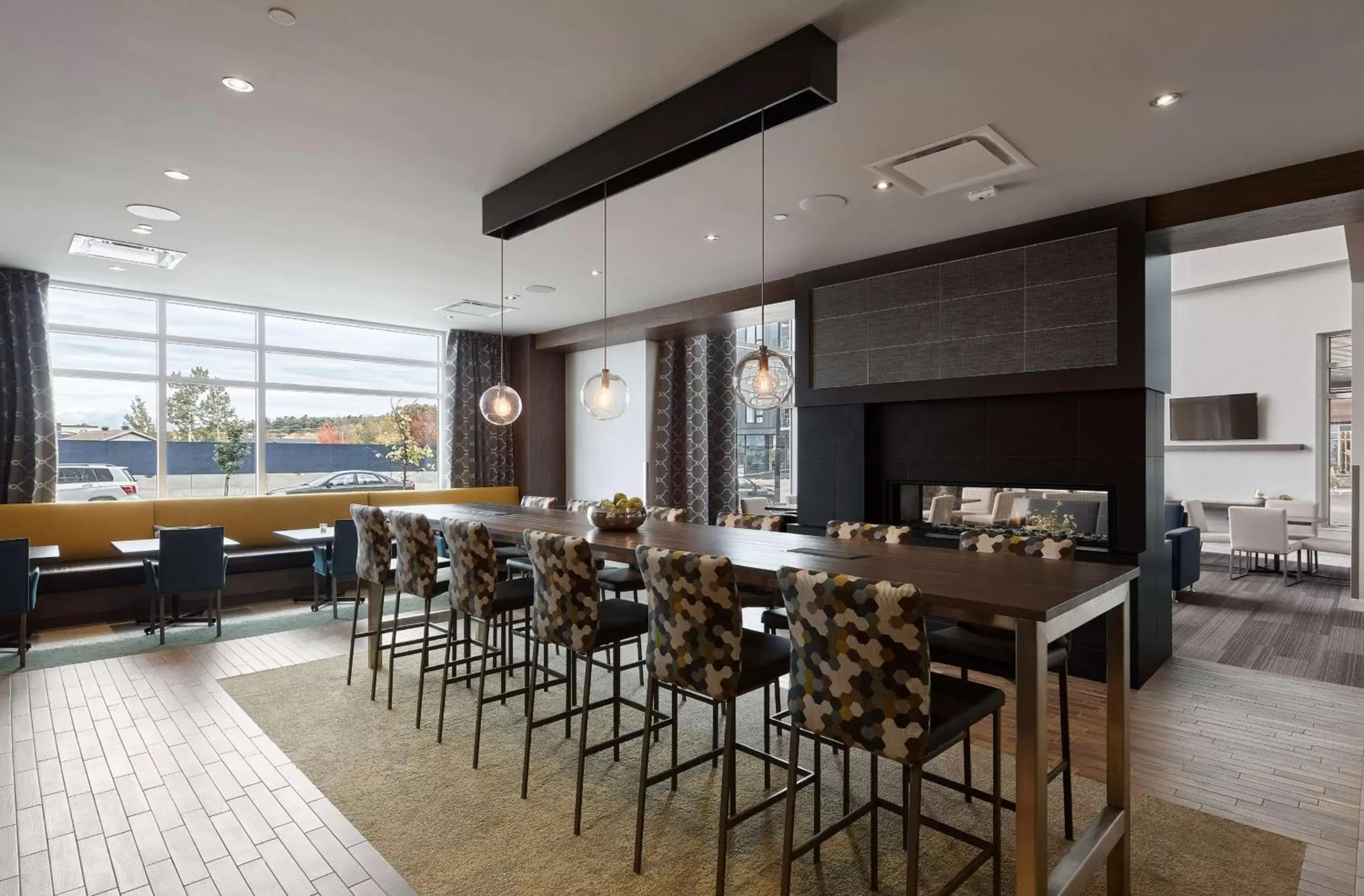 Dining area, Restaurant/Places to Eat in Hampton Inn & Suites By Hilton Quebec City /Saint-Romuald