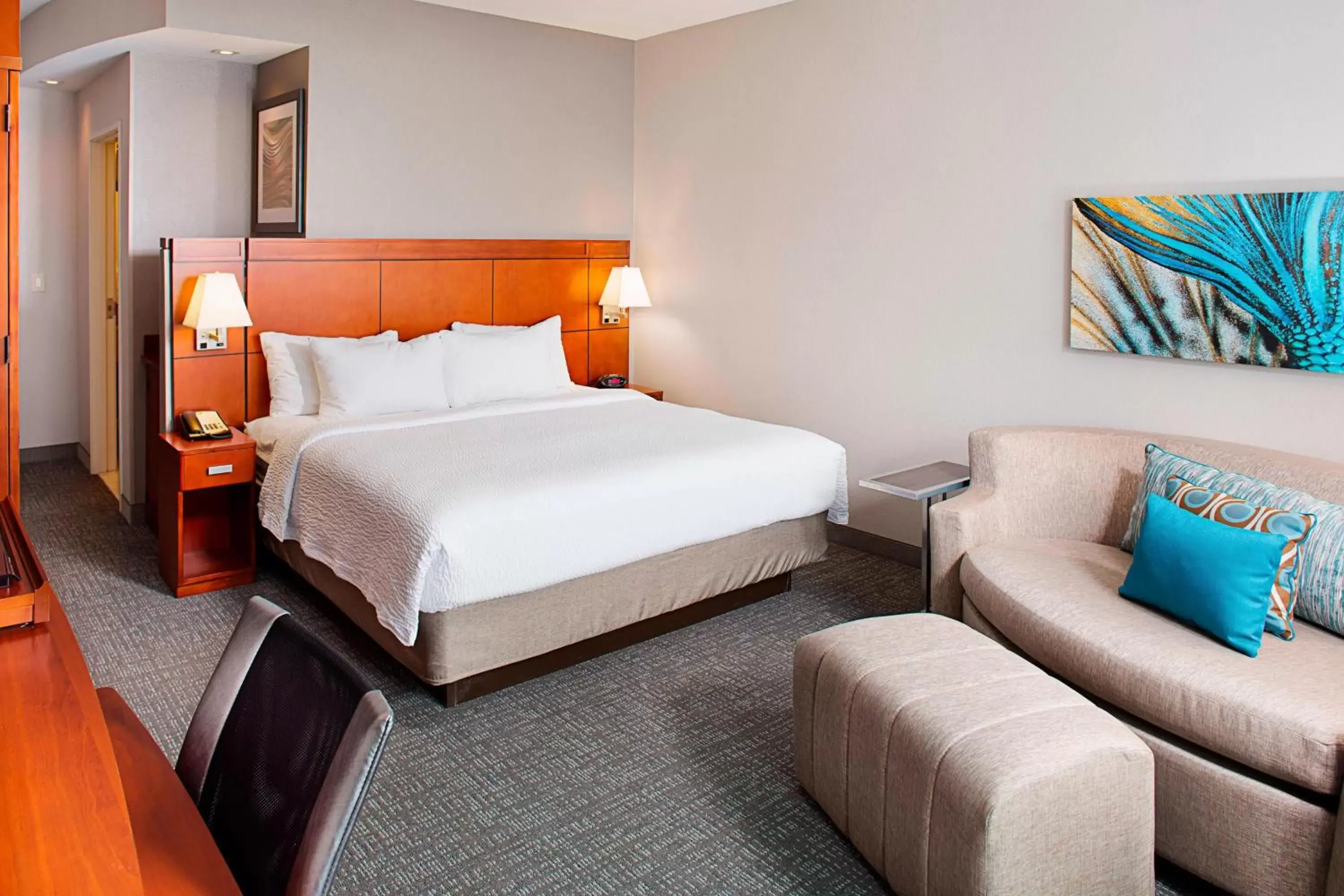 Photo of the whole room, Bed in Courtyard by Marriott San Antonio SeaWorld®/Westover Hills