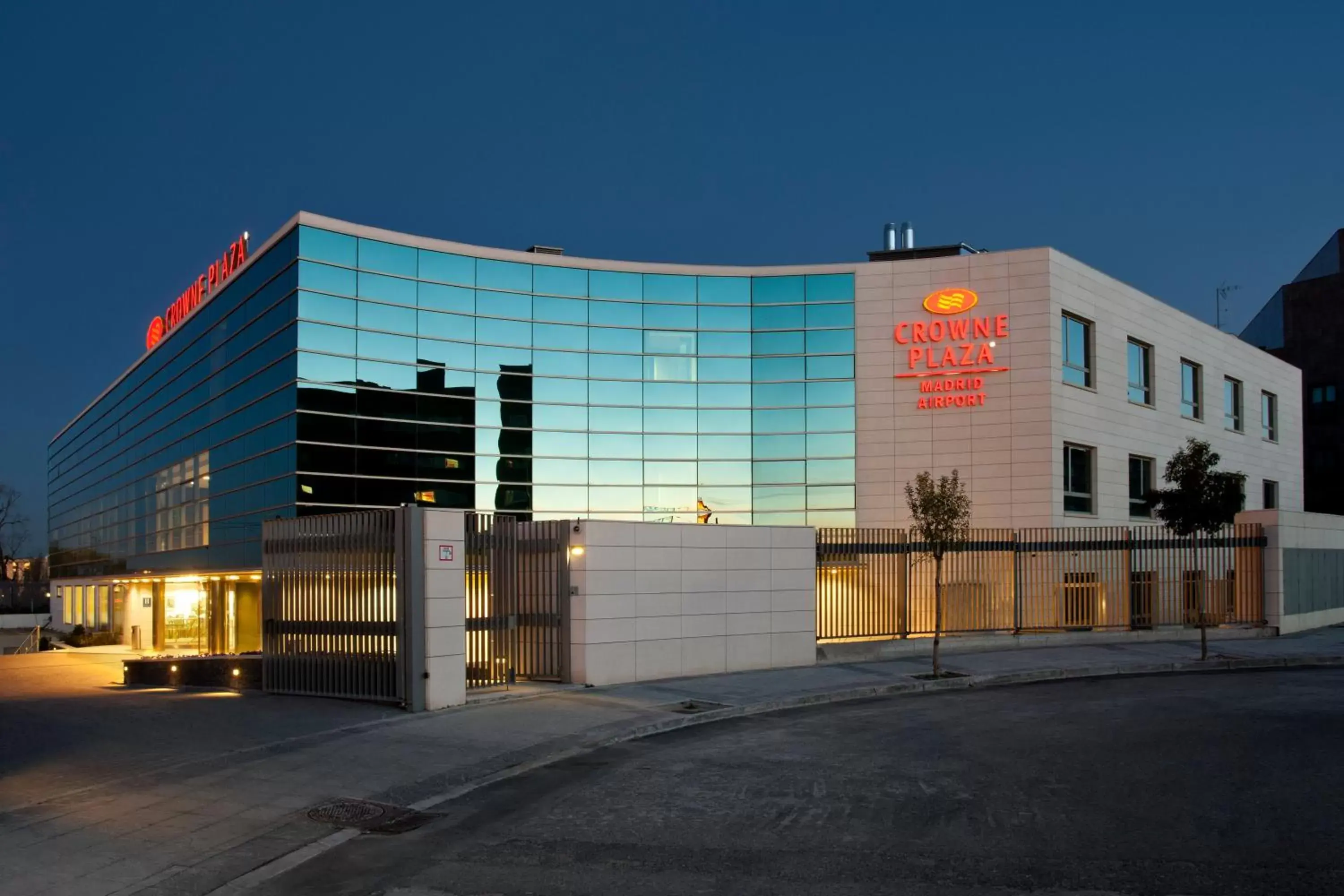 Property Building in Hotel Crowne Plaza Madrid Airport