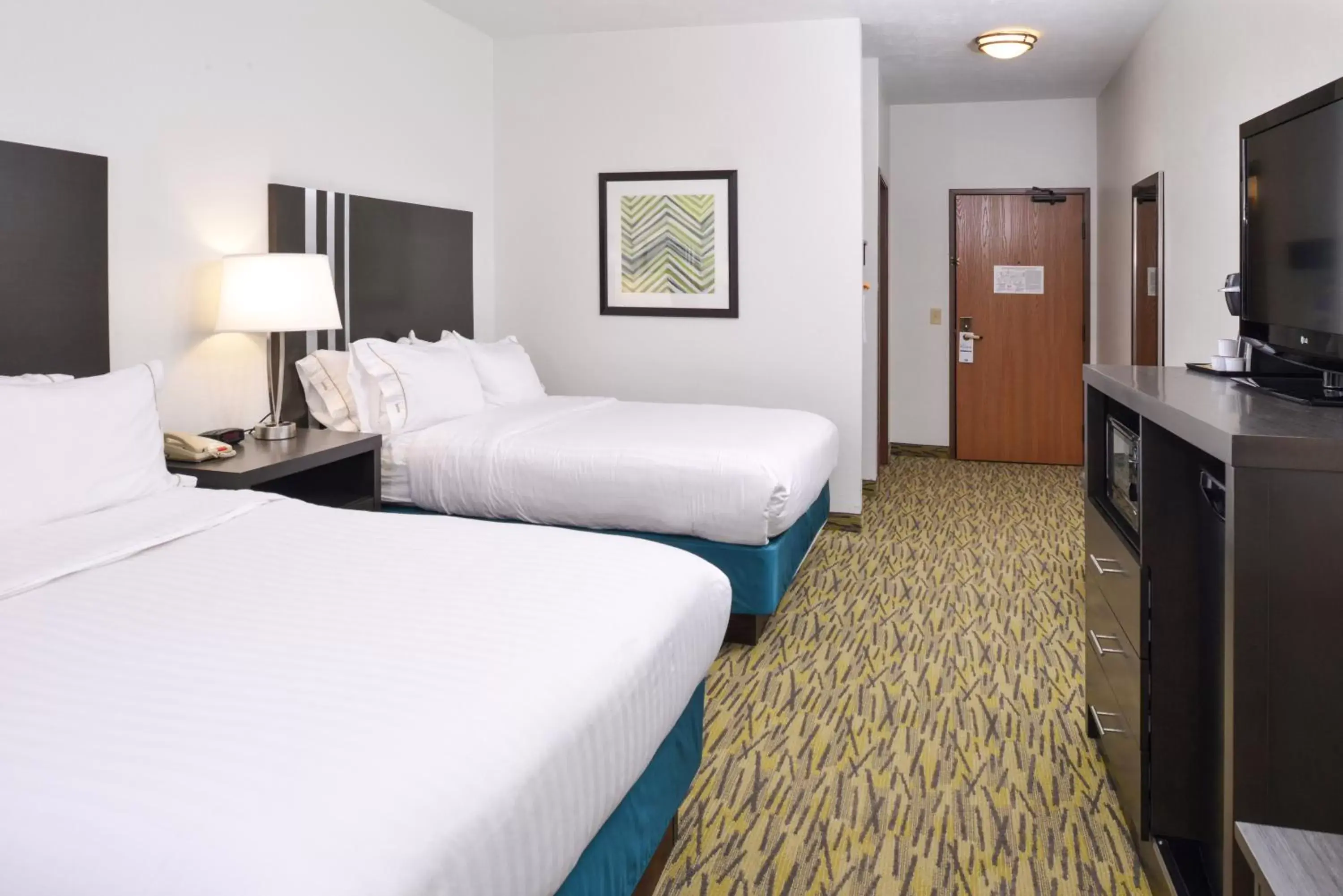 Queen Room with Two Queen Beds in Holiday Inn Express Hotel & Suites Omaha West, an IHG Hotel Queen Room with Two Queen Beds in Holiday Inn Express Hotel & Suites Omaha West, an IHG Hotel