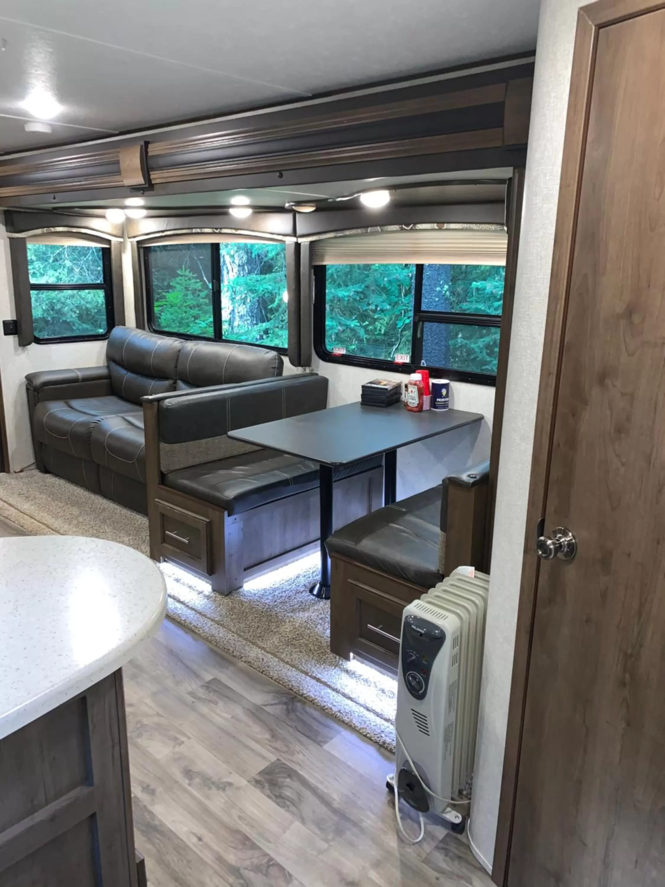 Living room in Glacier Haven Inn