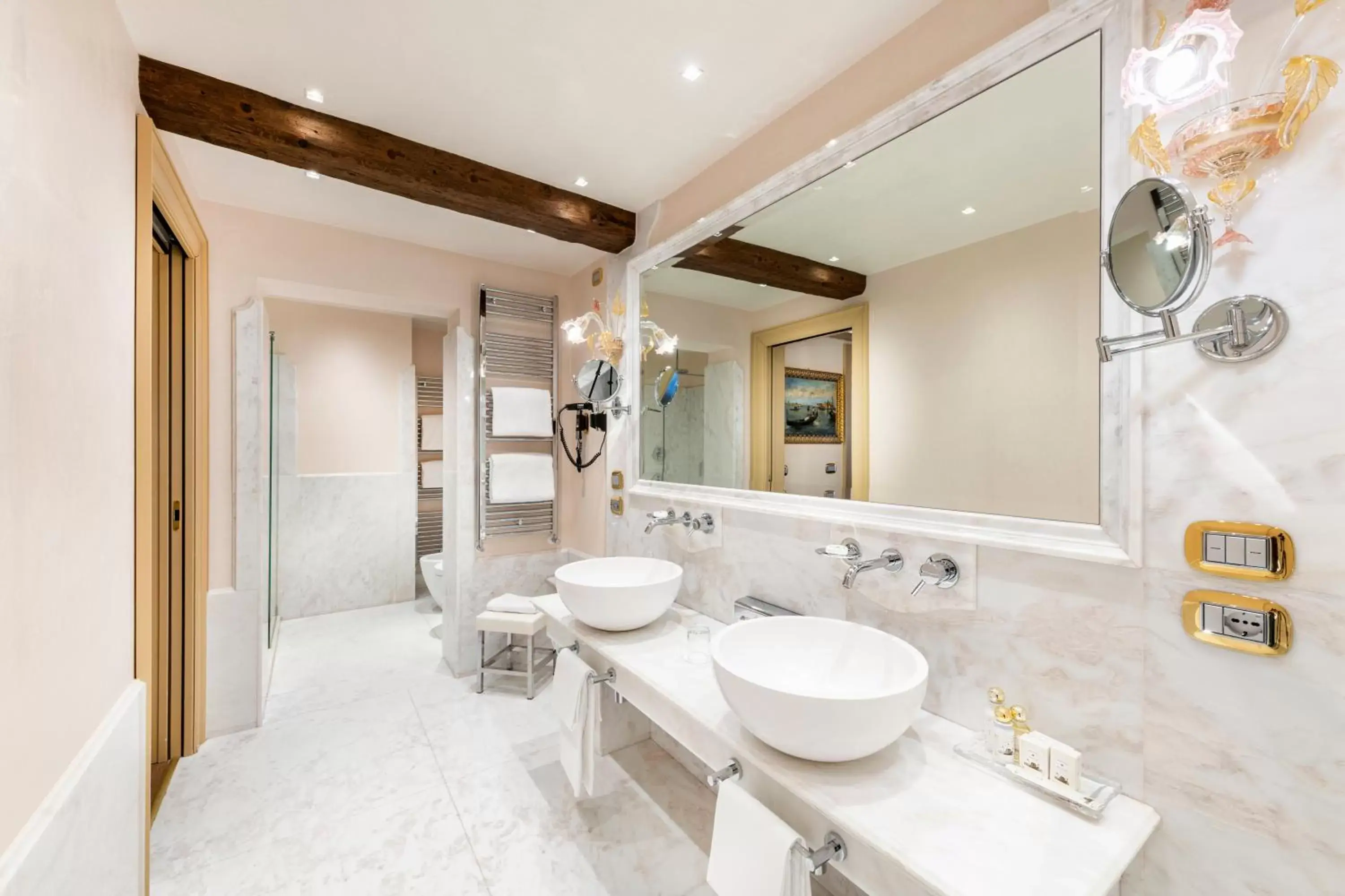 Bathroom in Monaco & Grand Canal