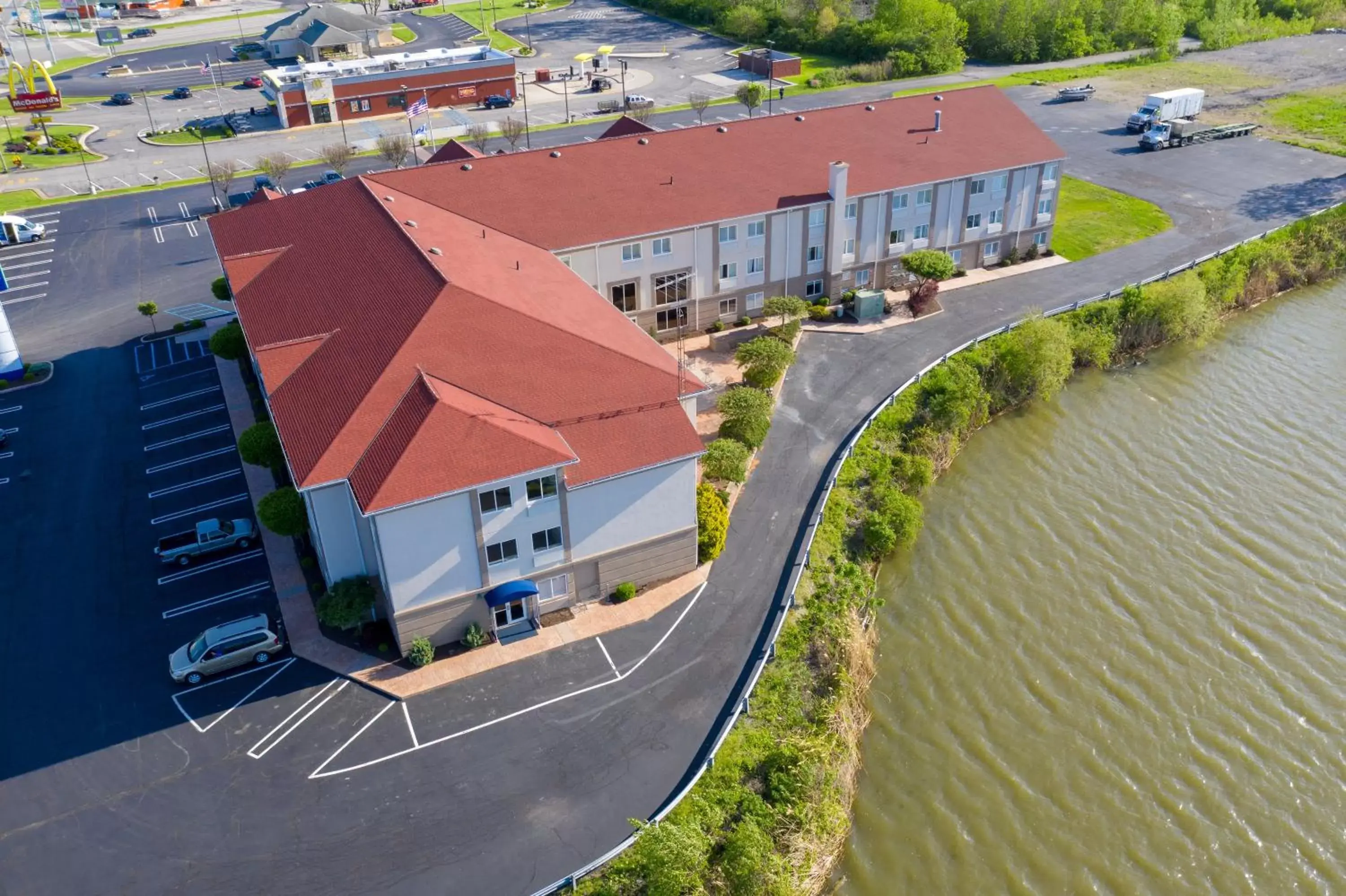 Property building, Bird's-eye View in Holiday Inn Express Hotel & Suites Port Clinton-Catawba Island, an IHG Hotel