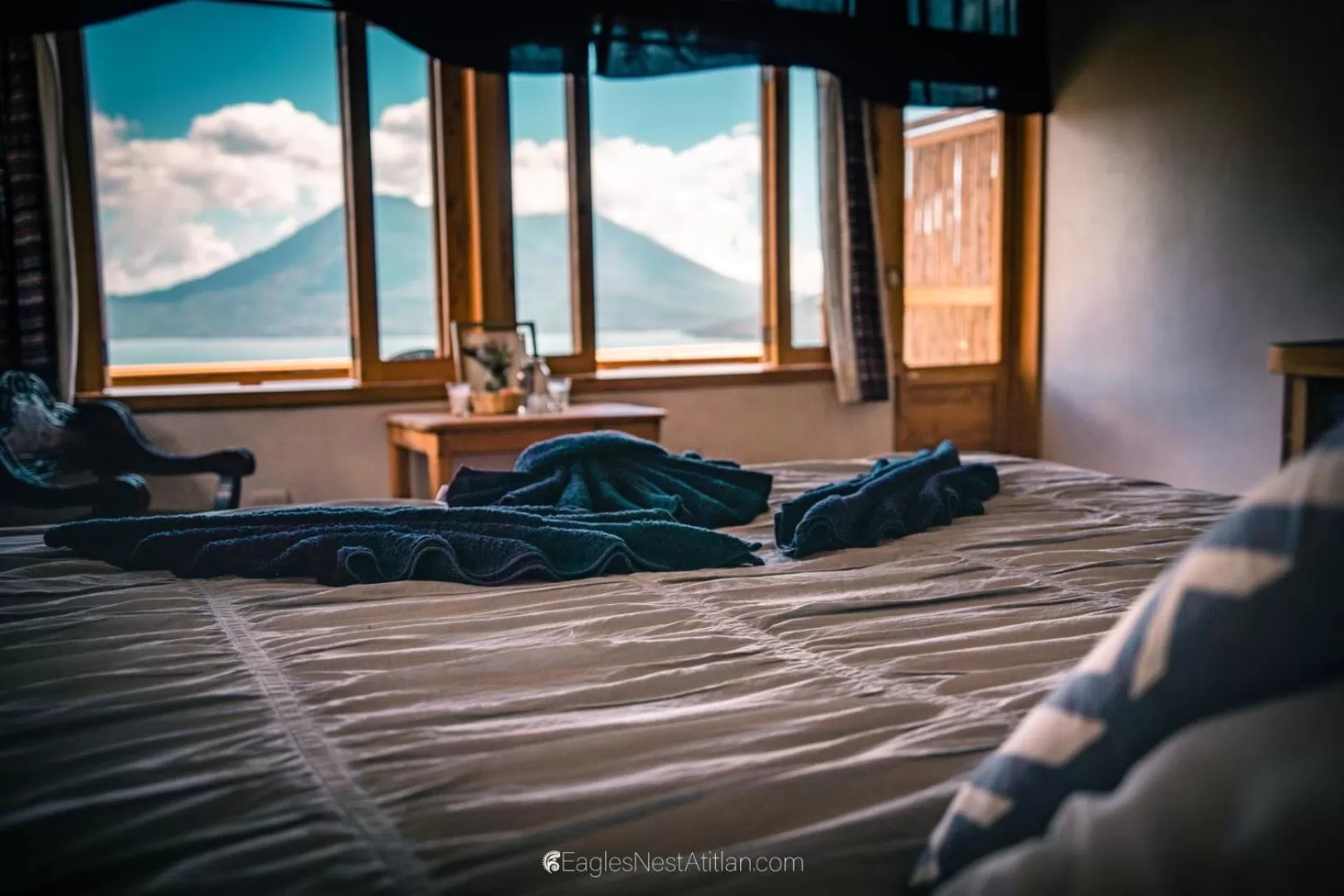 Bed in Eagle's Nest Atitlán