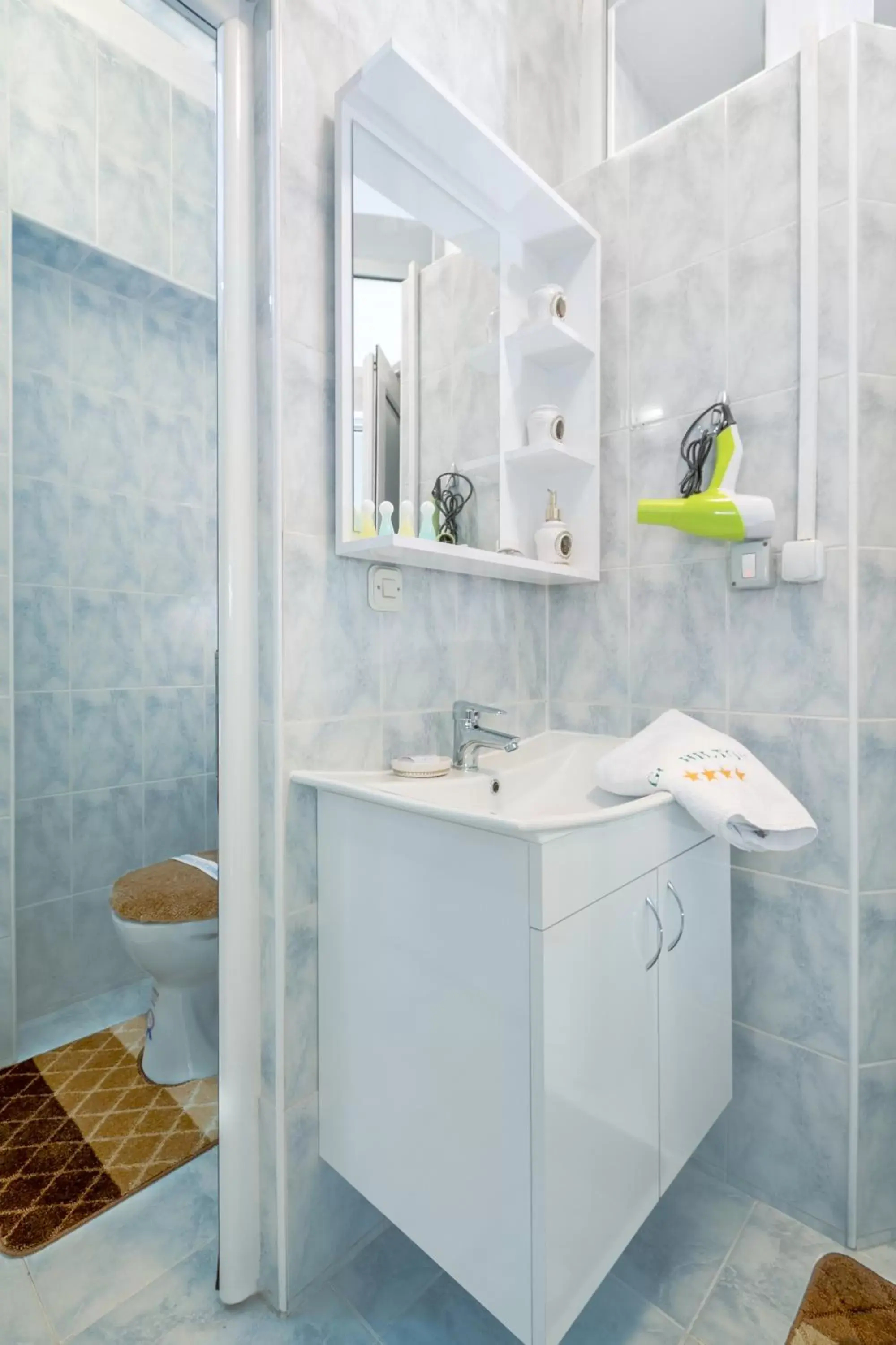 Quadruple Room in Hotel Green Center Gili Quadruple Room in Hotel Green Center Gili