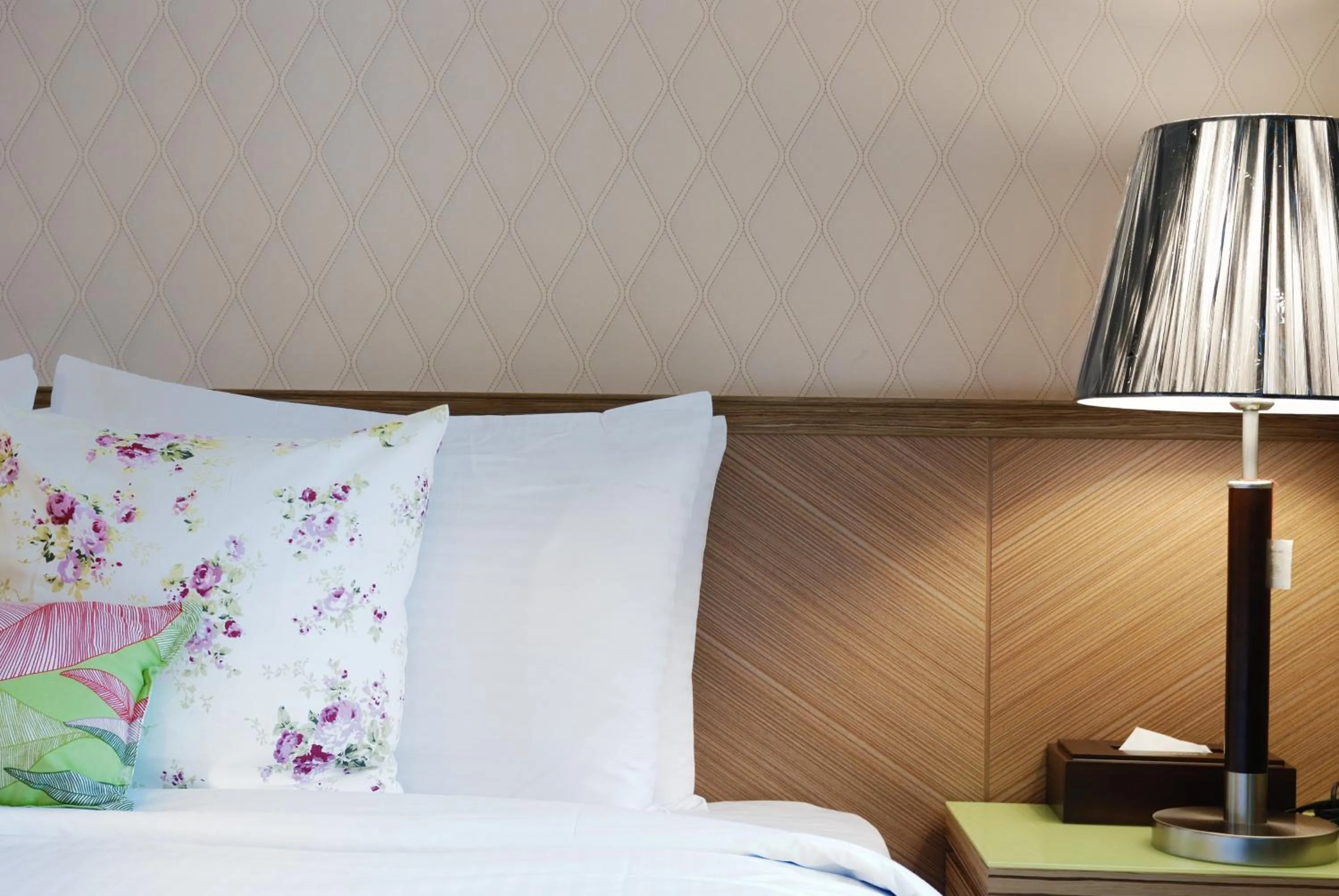 Bed in NAGAHIRO Hotel