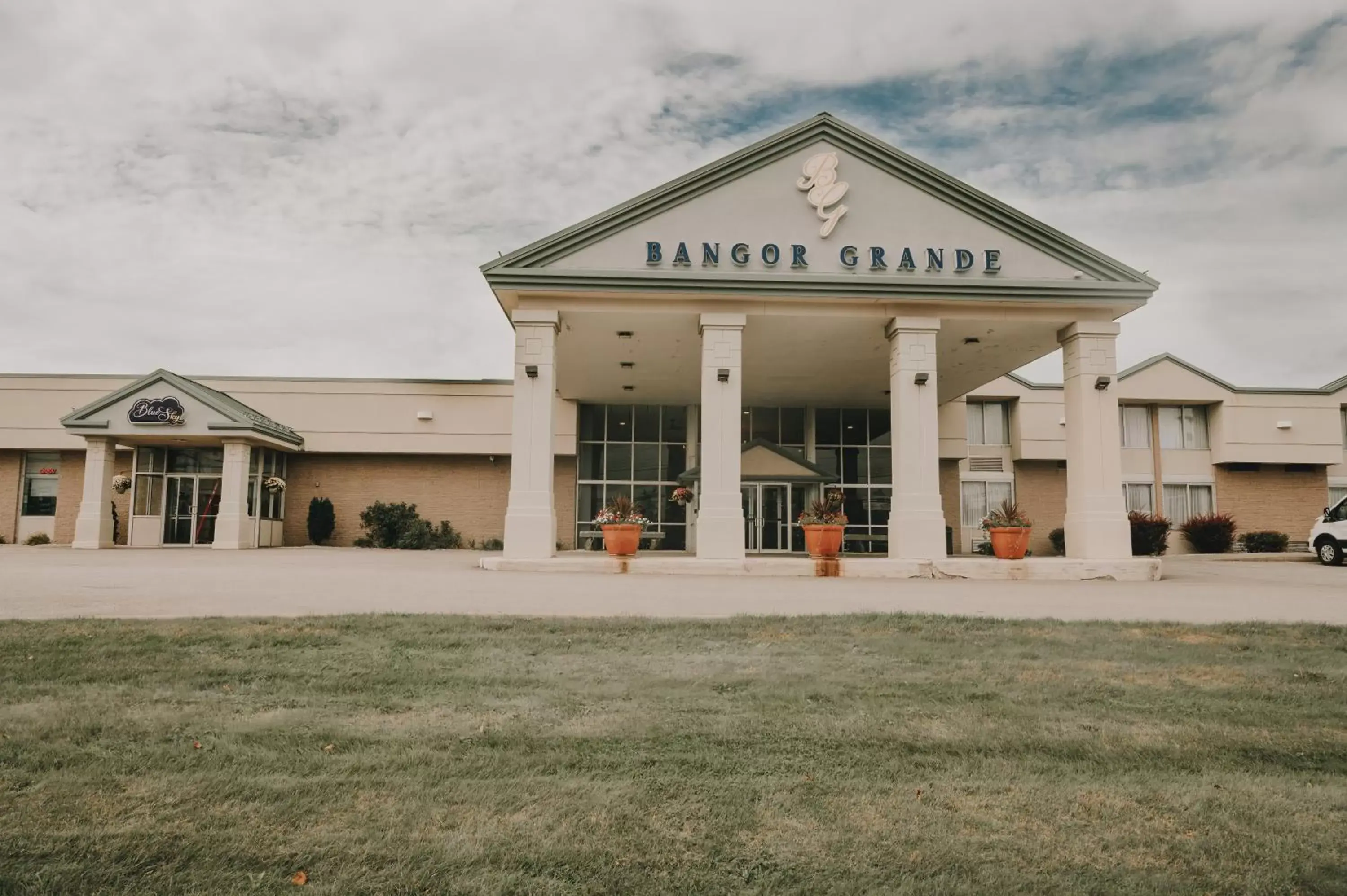 Property building in Bangor Grande Hotel Property building in Bangor Grande Hotel