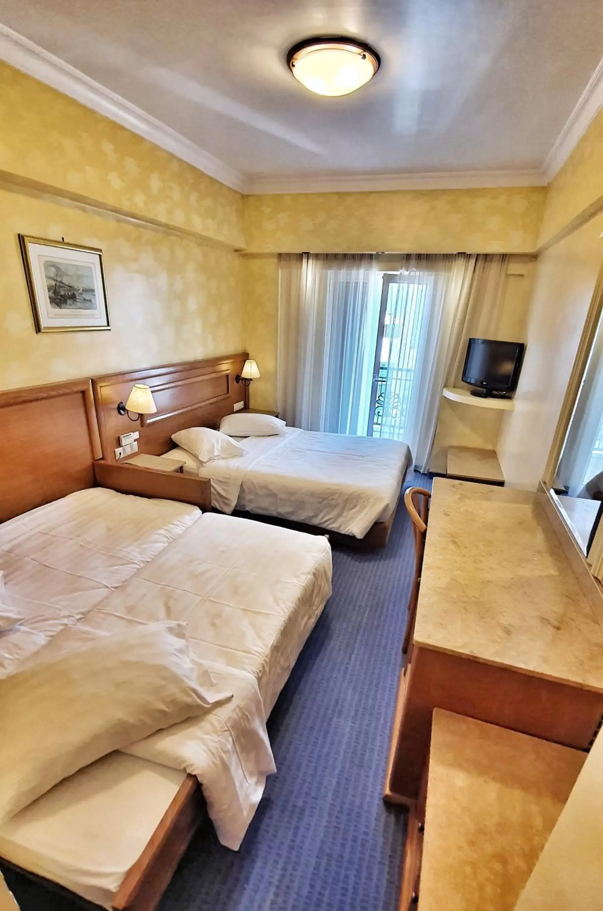 Photo of the whole room, Bed in Noufara