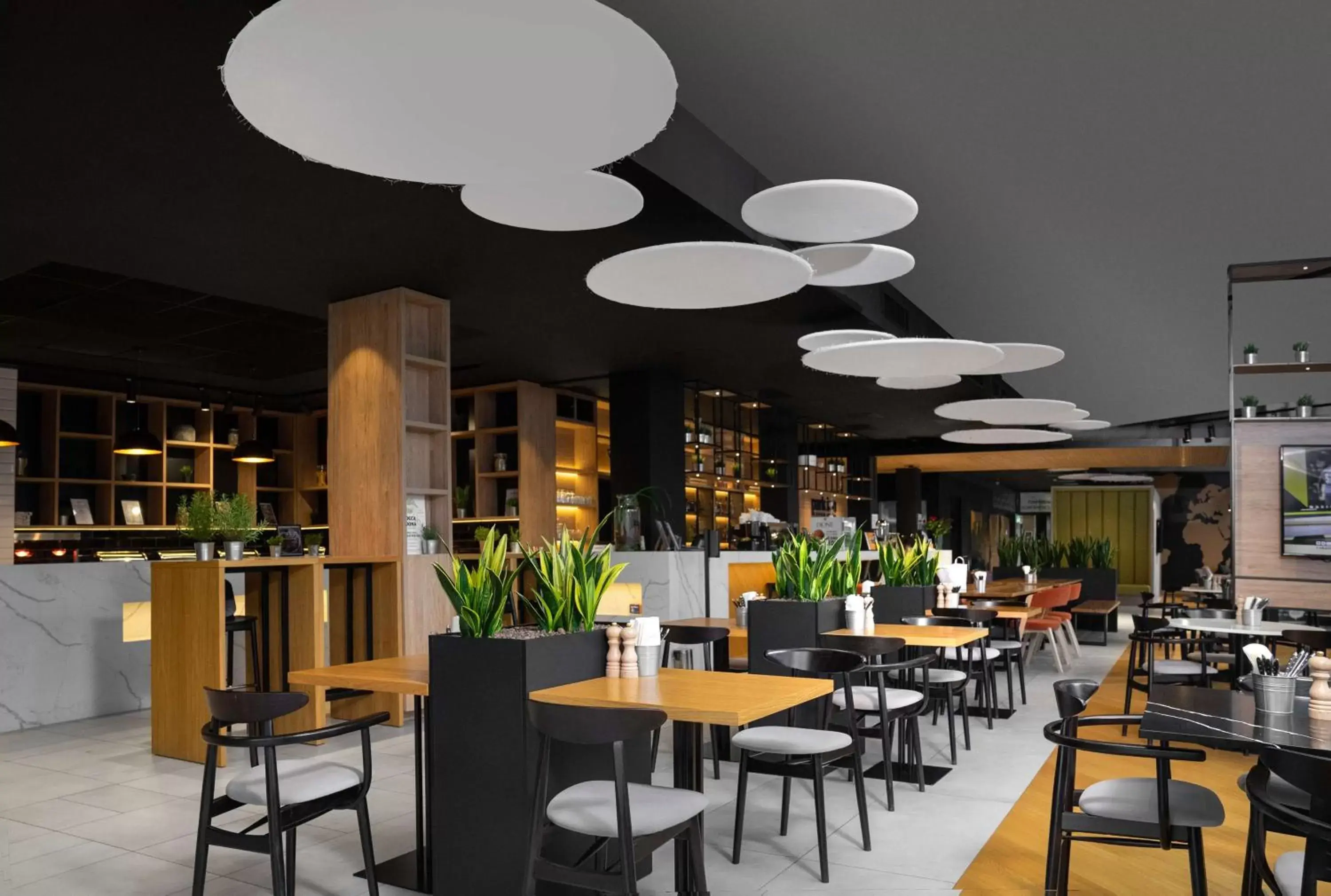 Restaurant/Places to Eat in Park Inn by Radisson Vilnius Airport Hotel & Business Centre