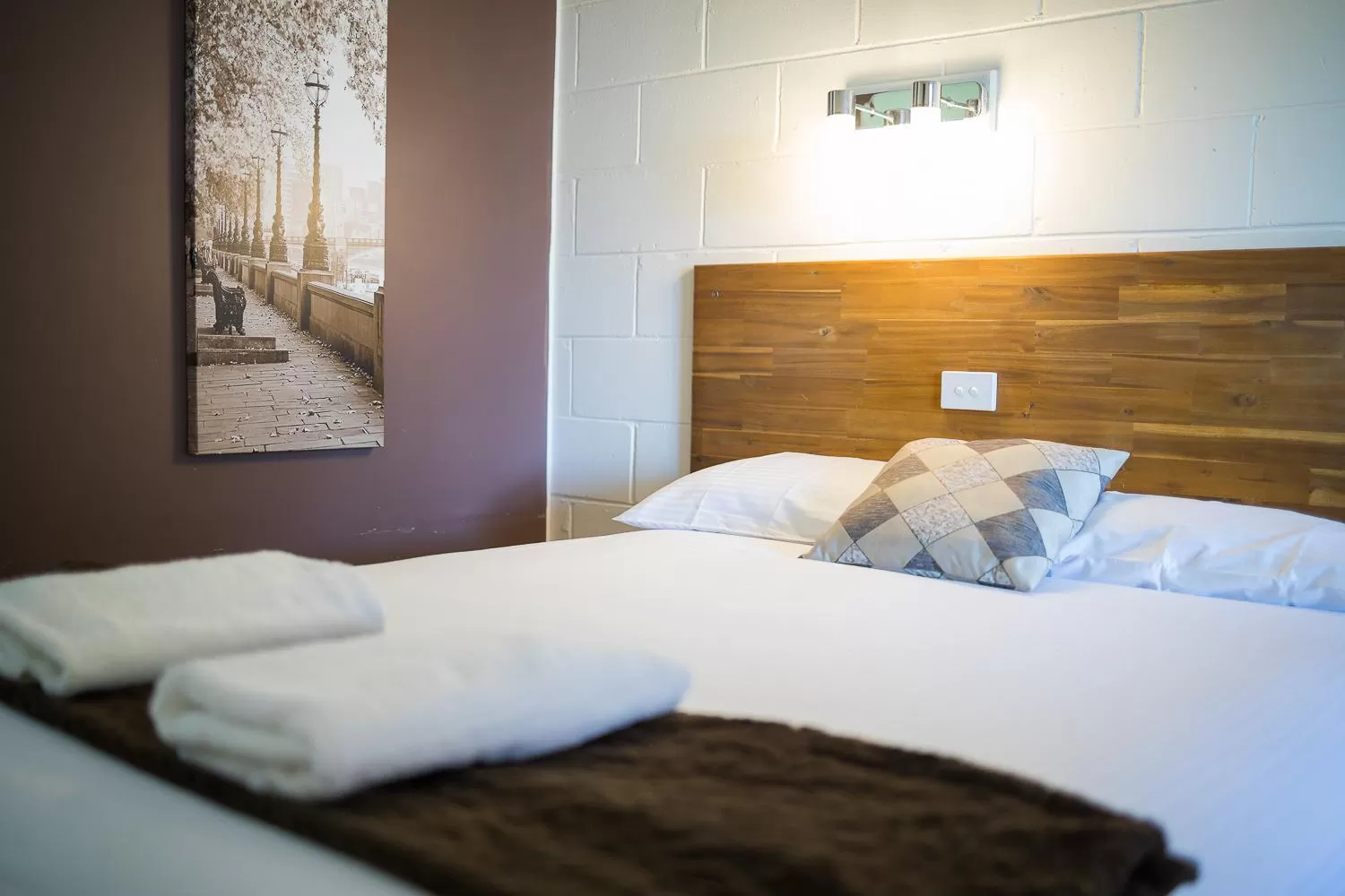 Bed in Plainsman Motel