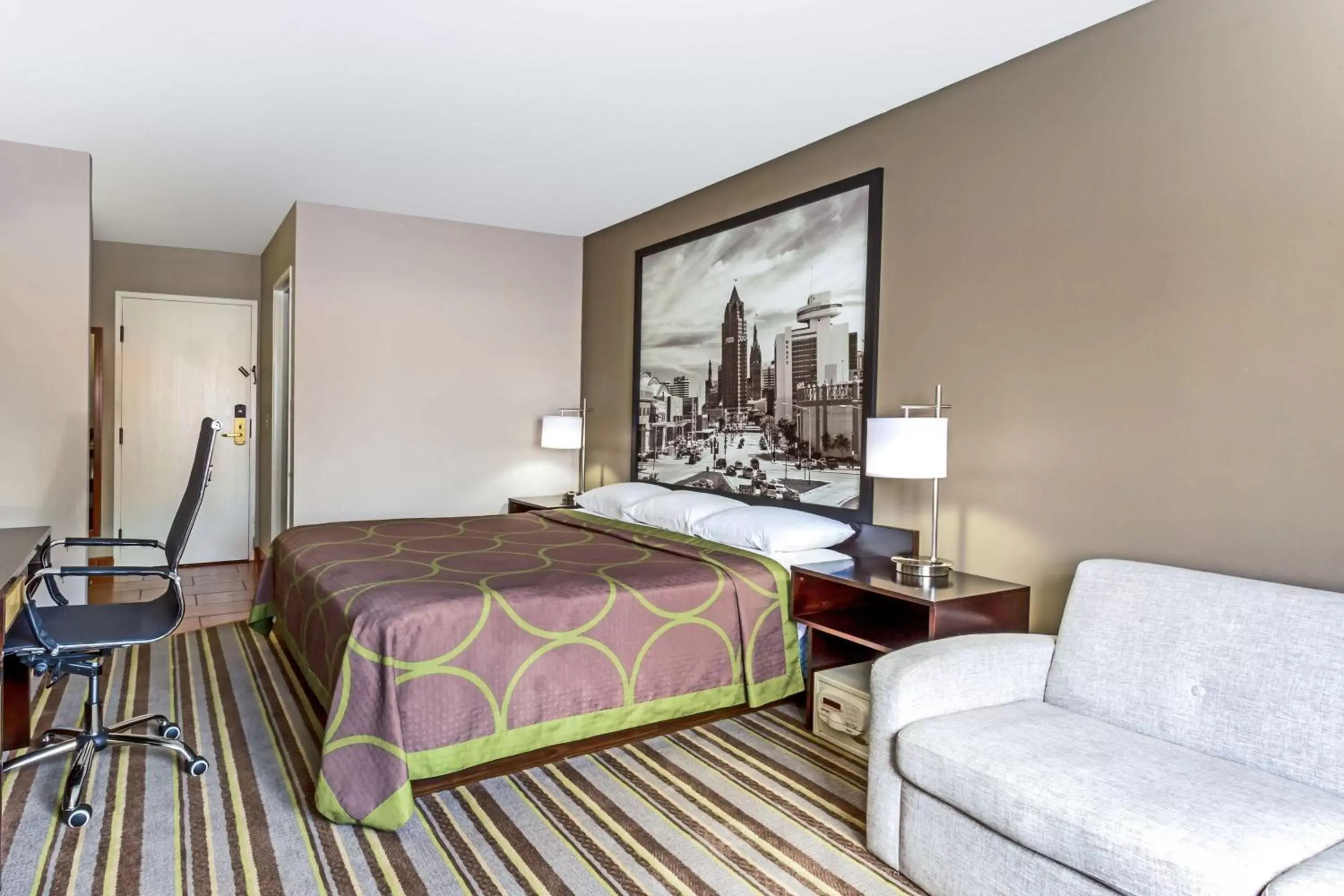 King Room - Disability Access/Non-Smoking in Super 8 by Wyndham Delavan Near Lake Geneva