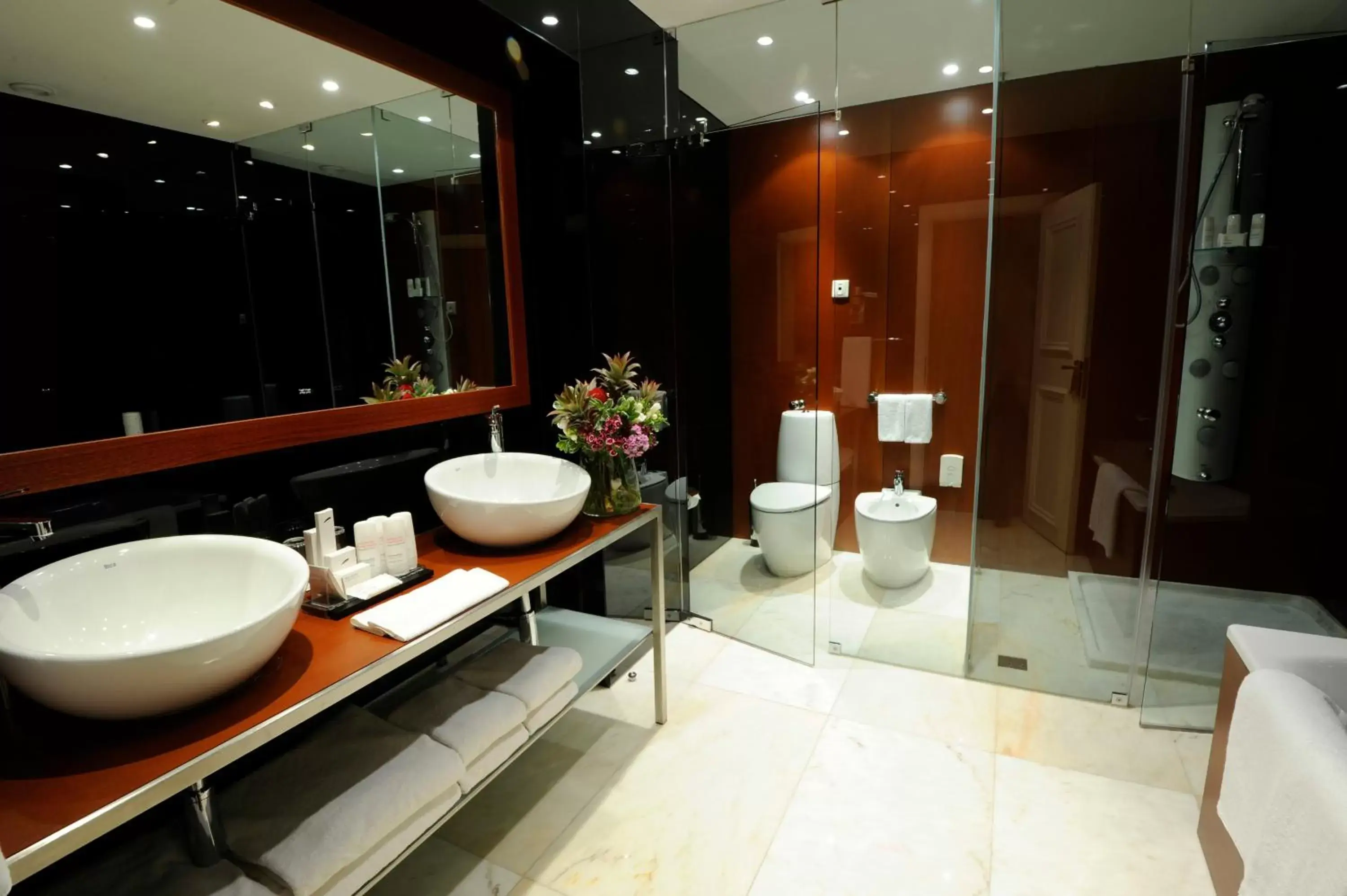 Bathroom in Radisson Blu Hotel Lisbon