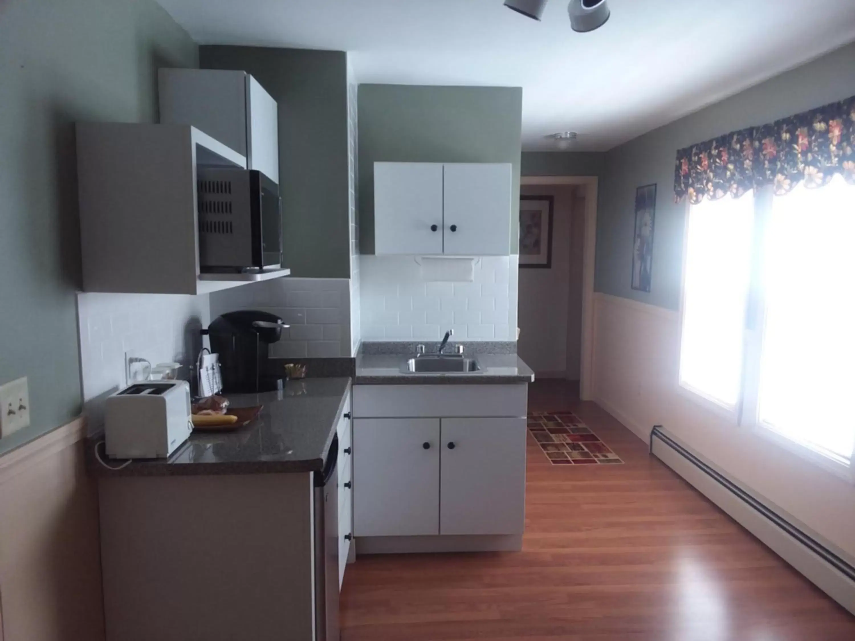 Kitchen or kitchenette, Kitchen/Kitchenette in Boardwalk Inn