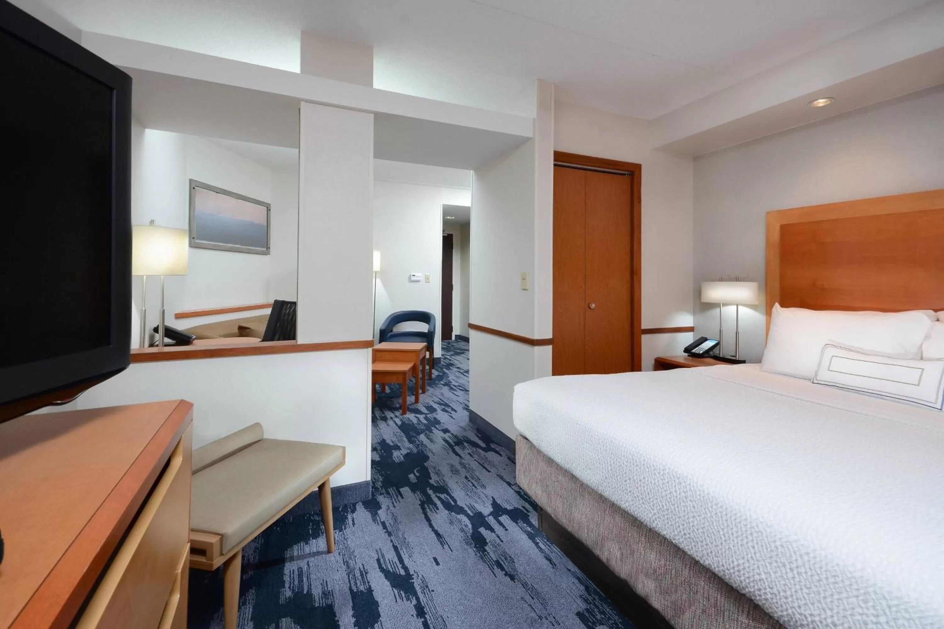 Photo of the whole room, Bed in Fairfield Inn & Suites by Marriott Charlottesville North