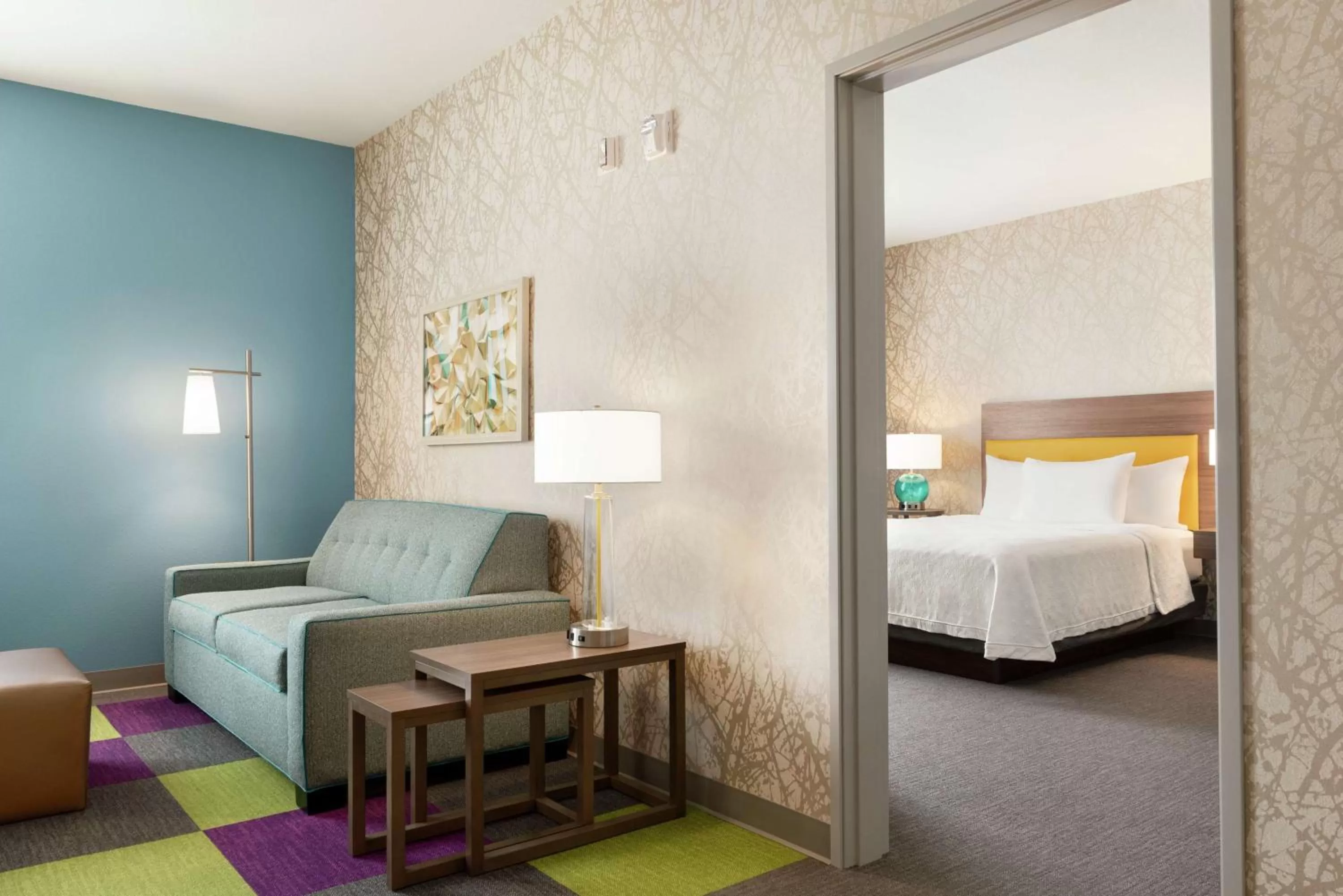 Living room, Bed in Home2 Suites By Hilton Overland Park, Ks