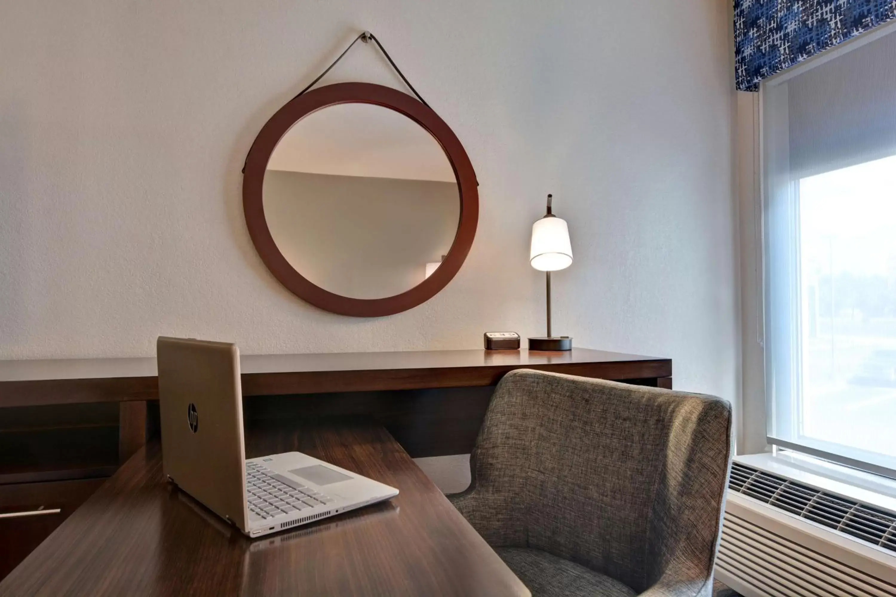 Bedroom, Seating Area in Hampton Inn Anderson