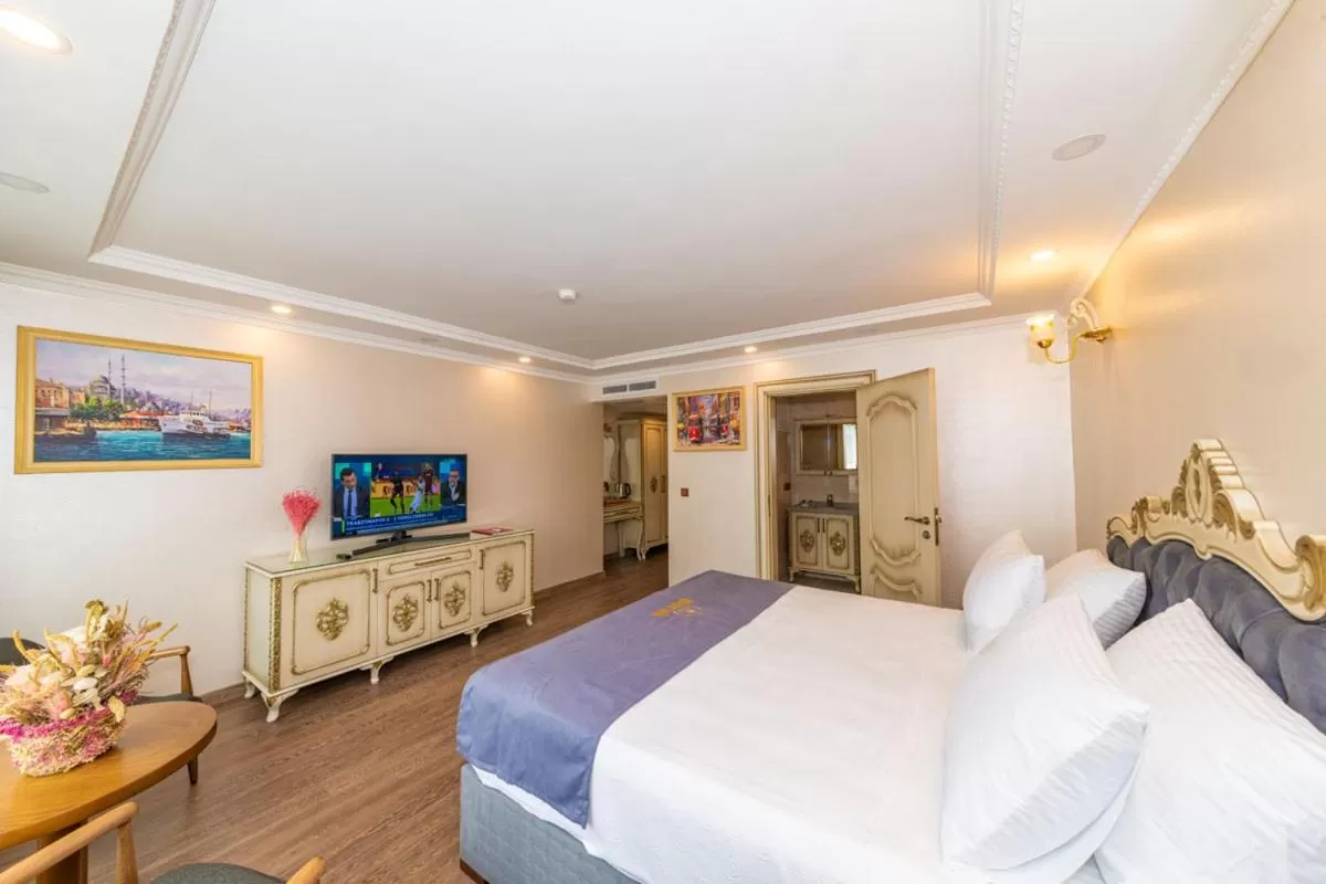 Photo of the whole room, Bed in Almadina Hotel Istanbul