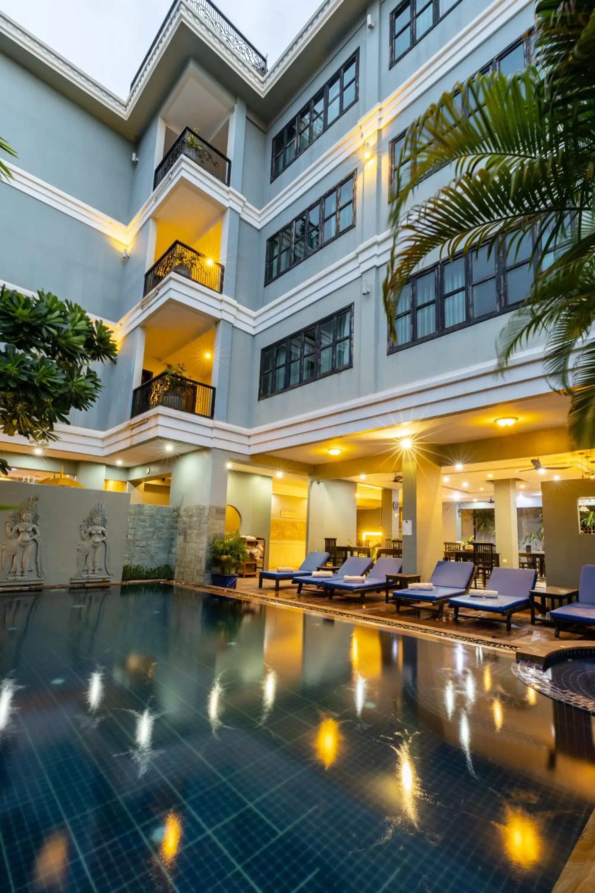 Property building, Swimming Pool in Siem Reap Comforts Hostel