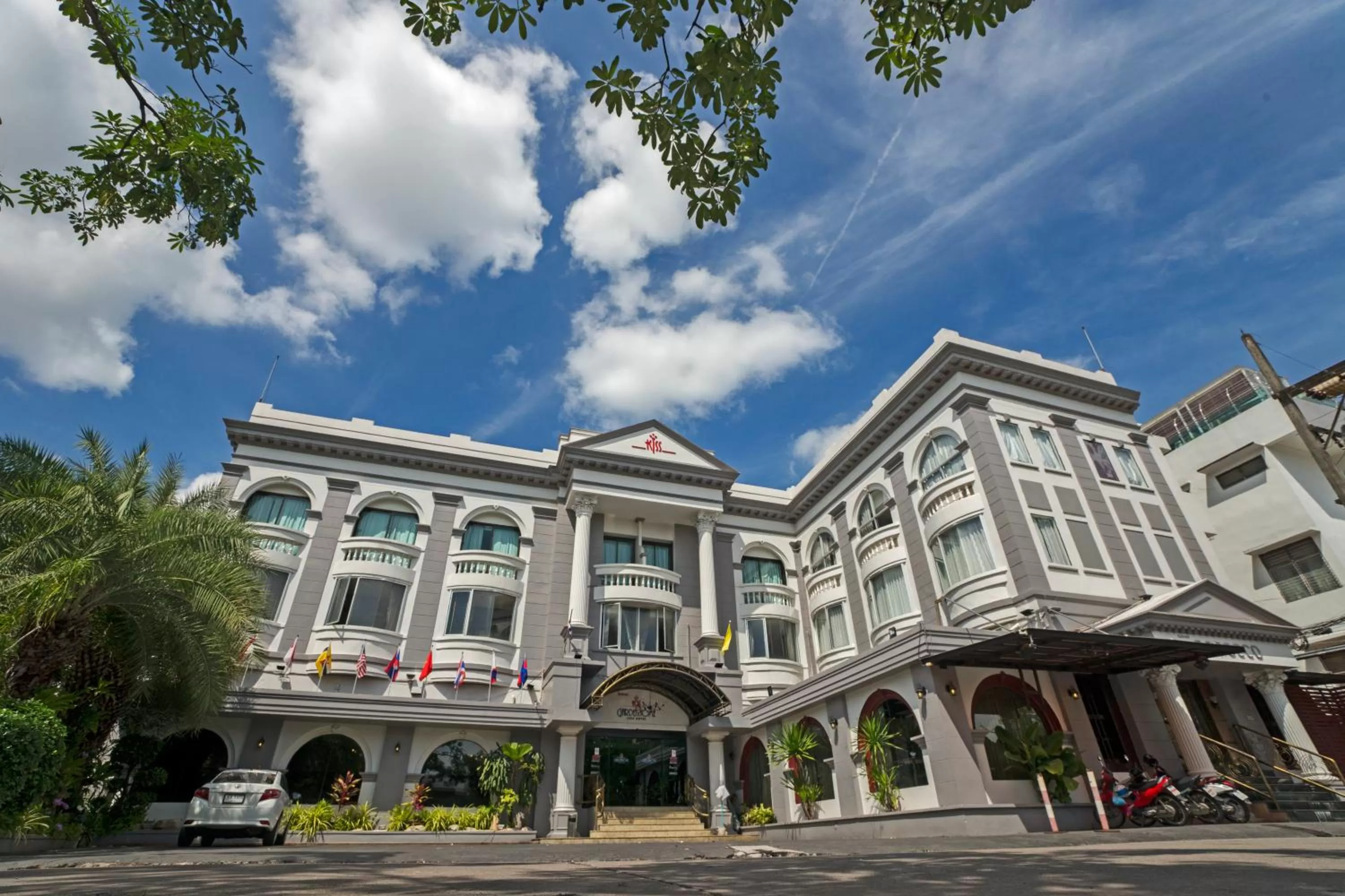 Kiss Gardenhome Chic Hotel