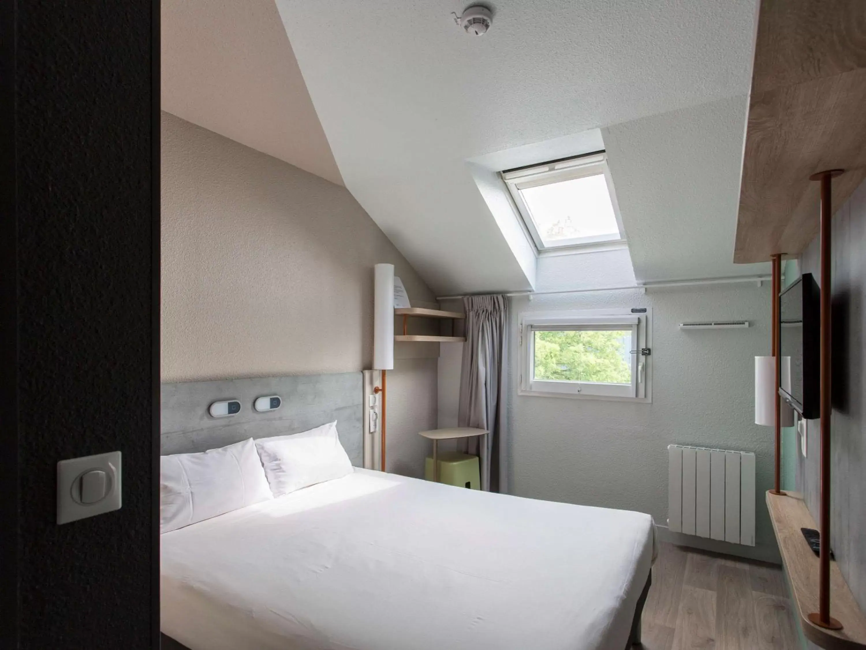 Bed in ibis budget Senlis