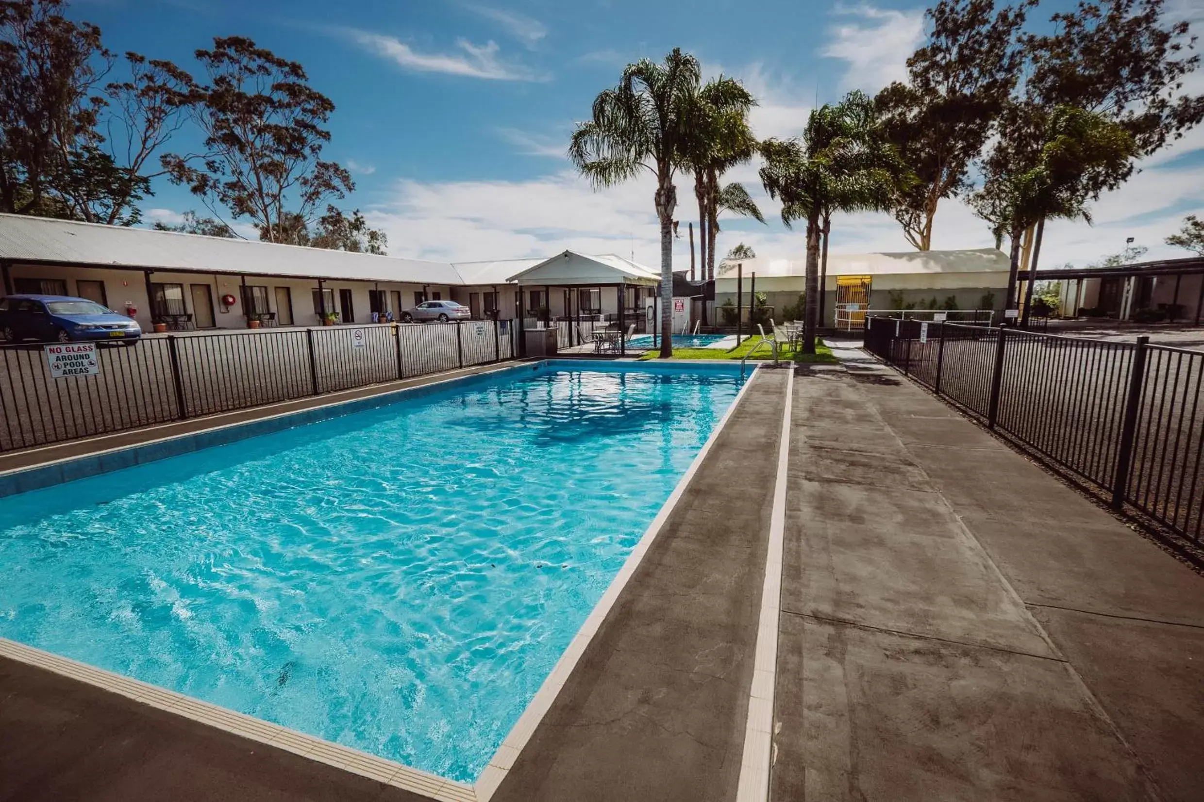 BBQ facilities, Swimming Pool in Artesian Spa Motel