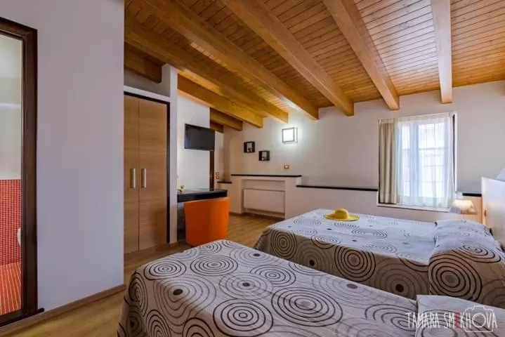 Bed in Locanda Al Moro Hotel