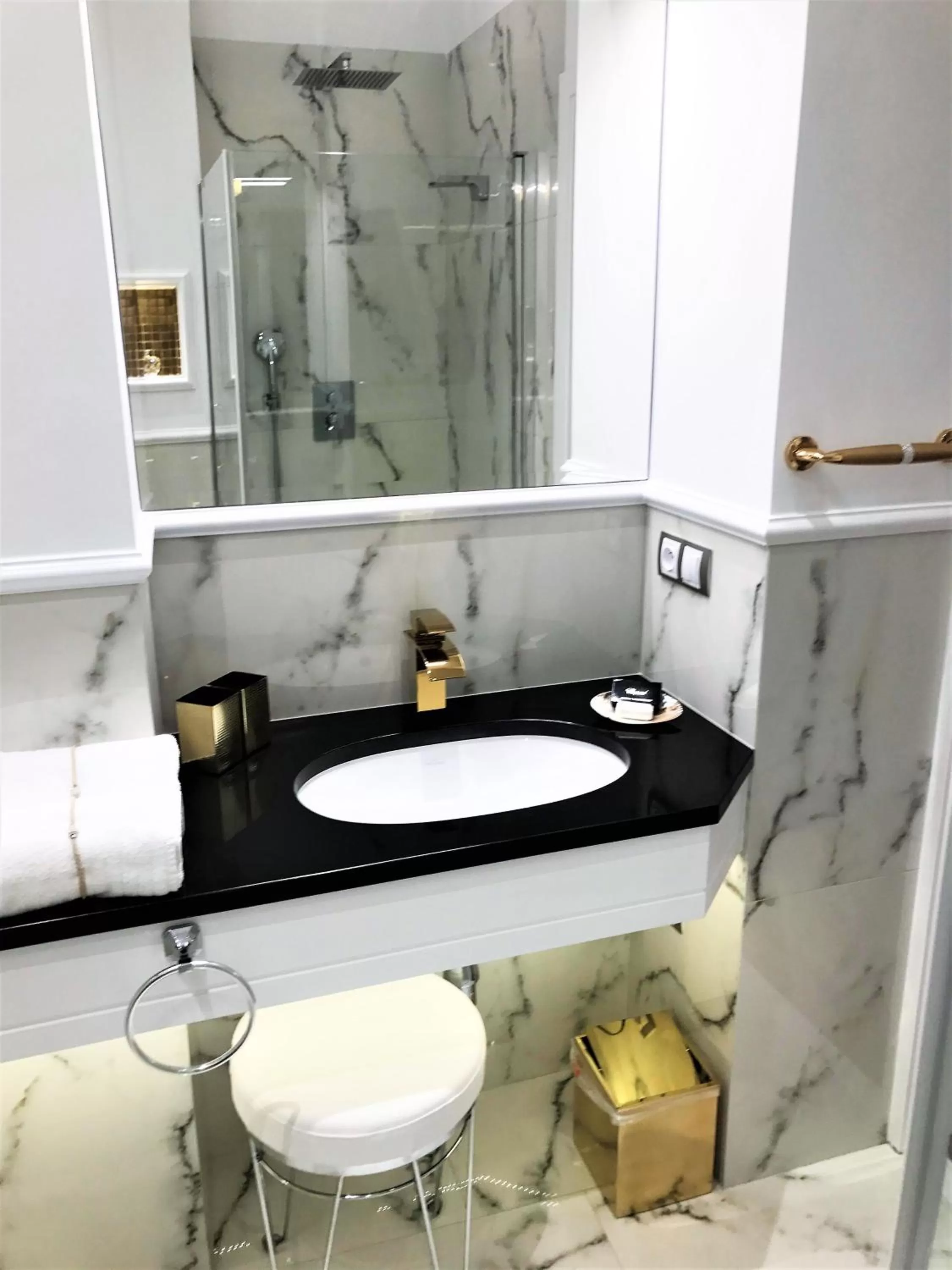 Bathroom in Luxury Apartments MONDRIAN Market Square II