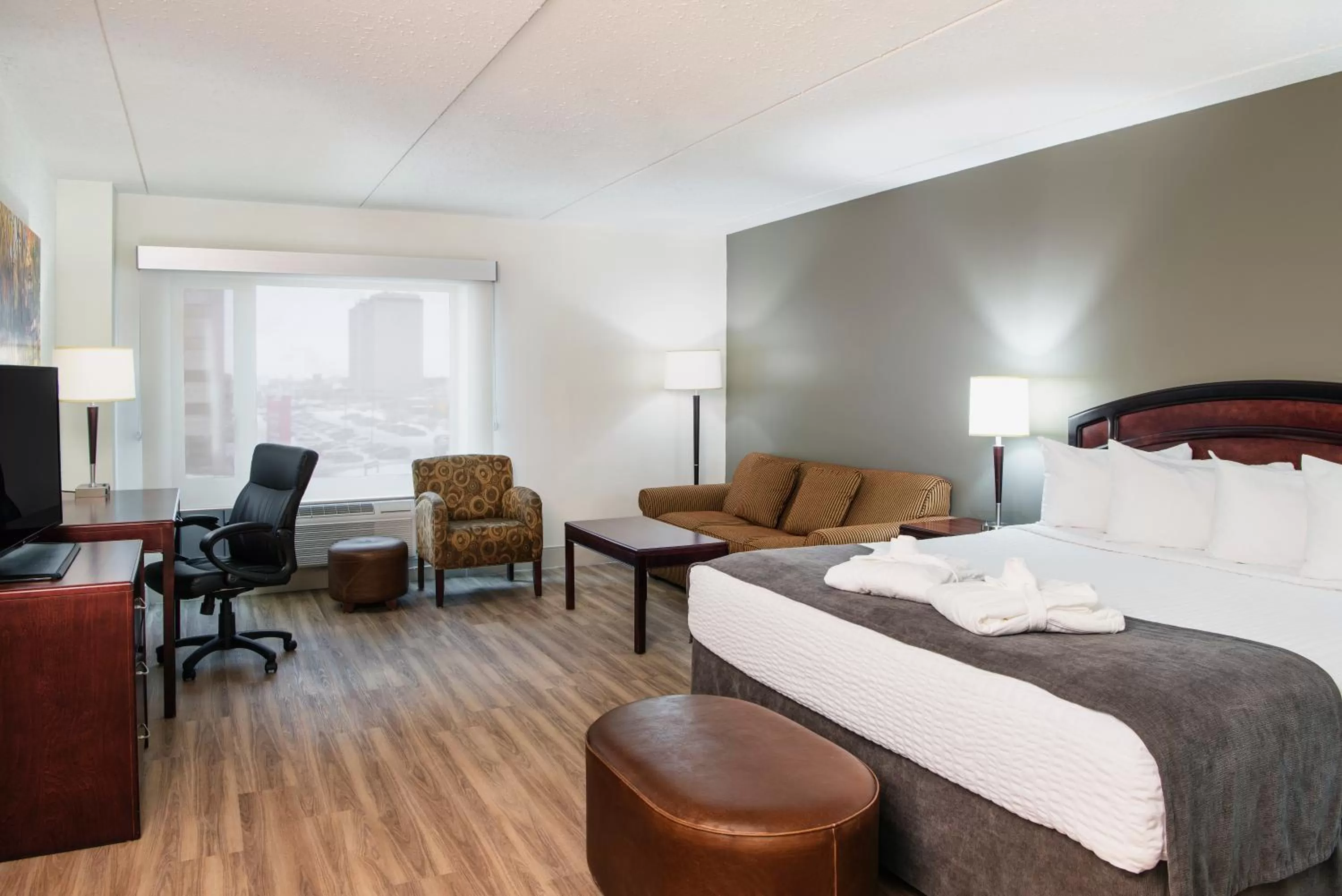 Photo of the whole room, Bed in Viscount Gort Hotel, Banquet & Conference Centre