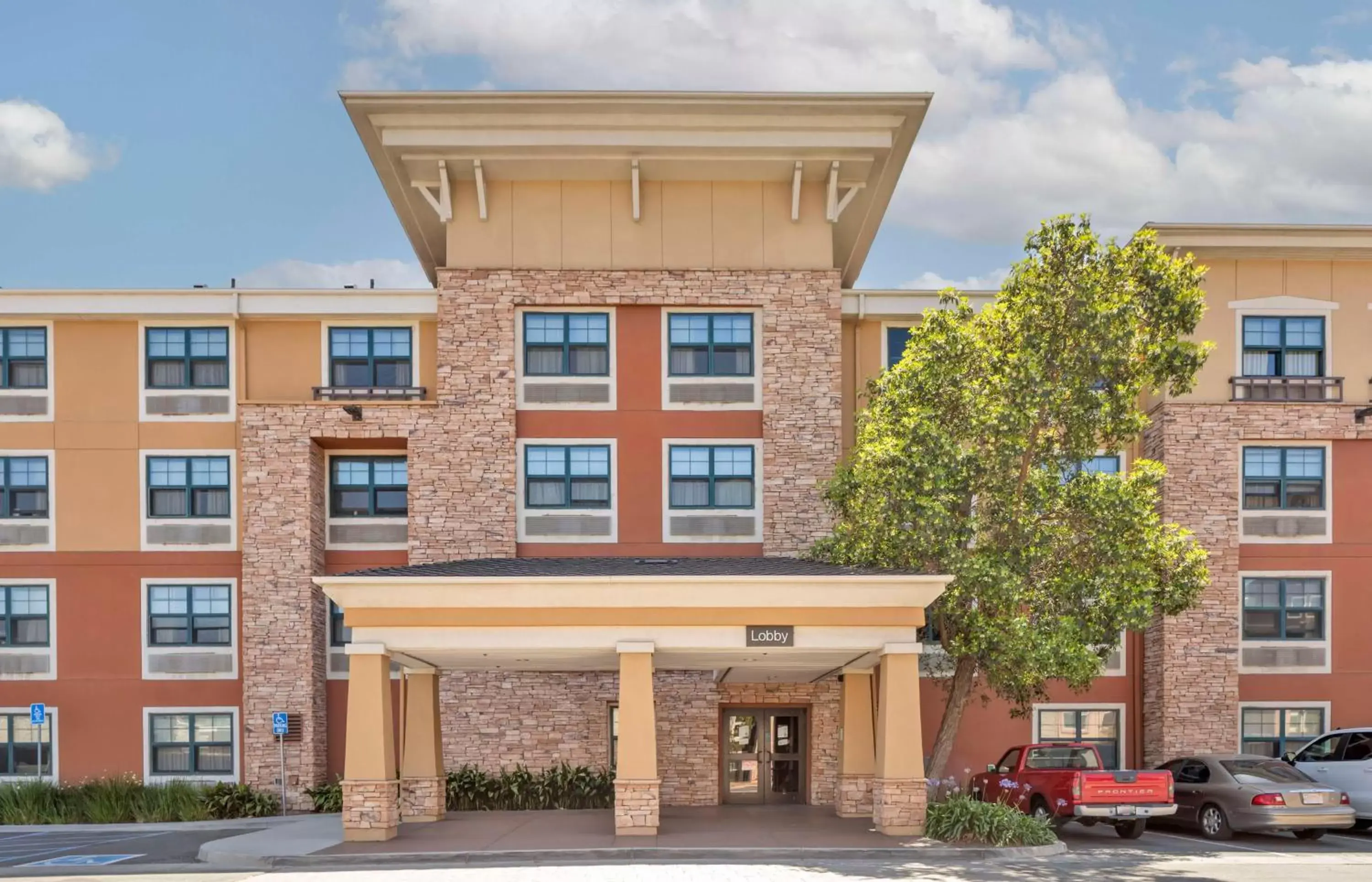 Property Building in Extended Stay America Suites - Orange County - Yorba Linda