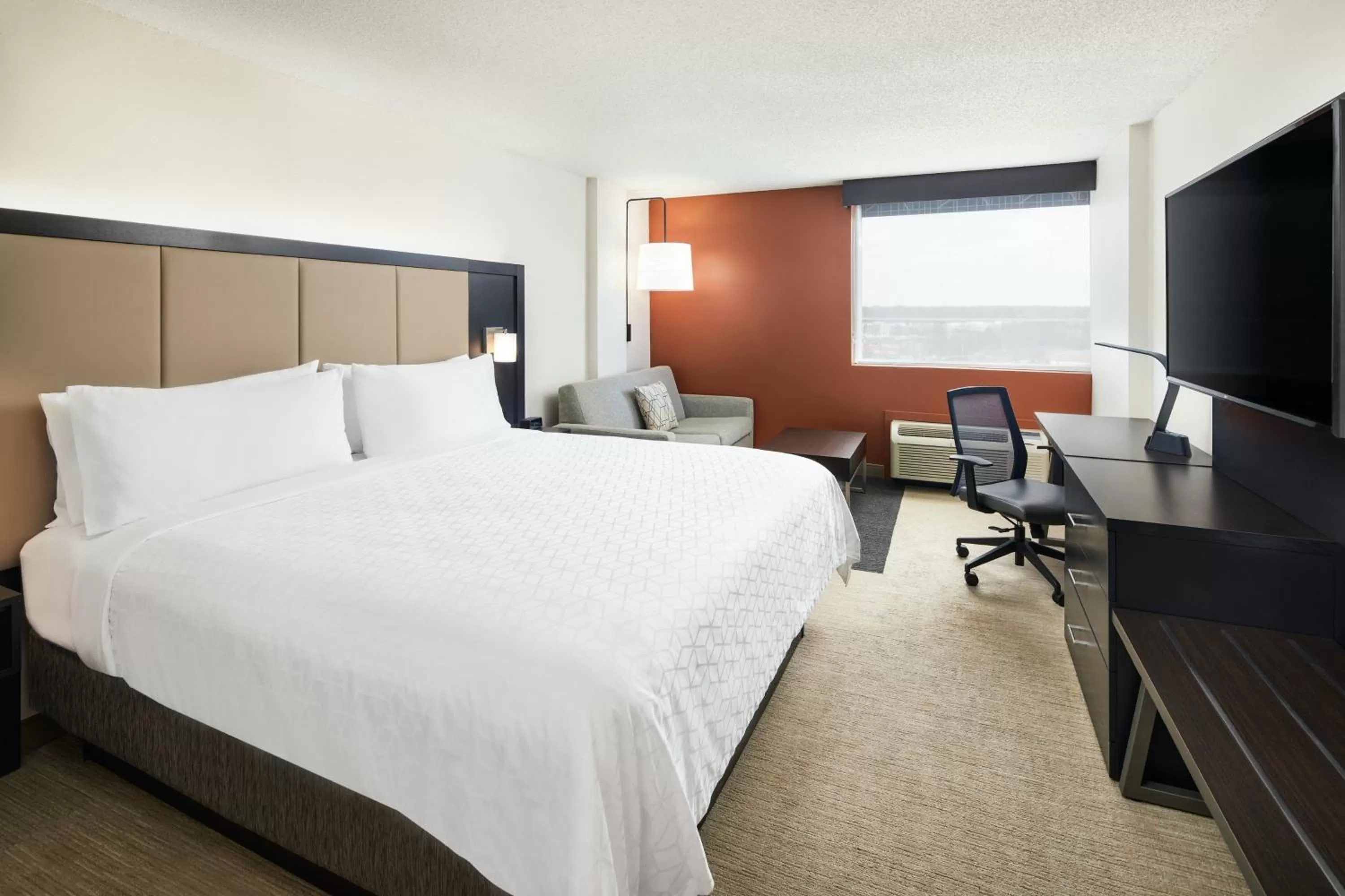 Photo of the whole room, Bed in Holiday Inn Express Richmond - Midtown by IHG