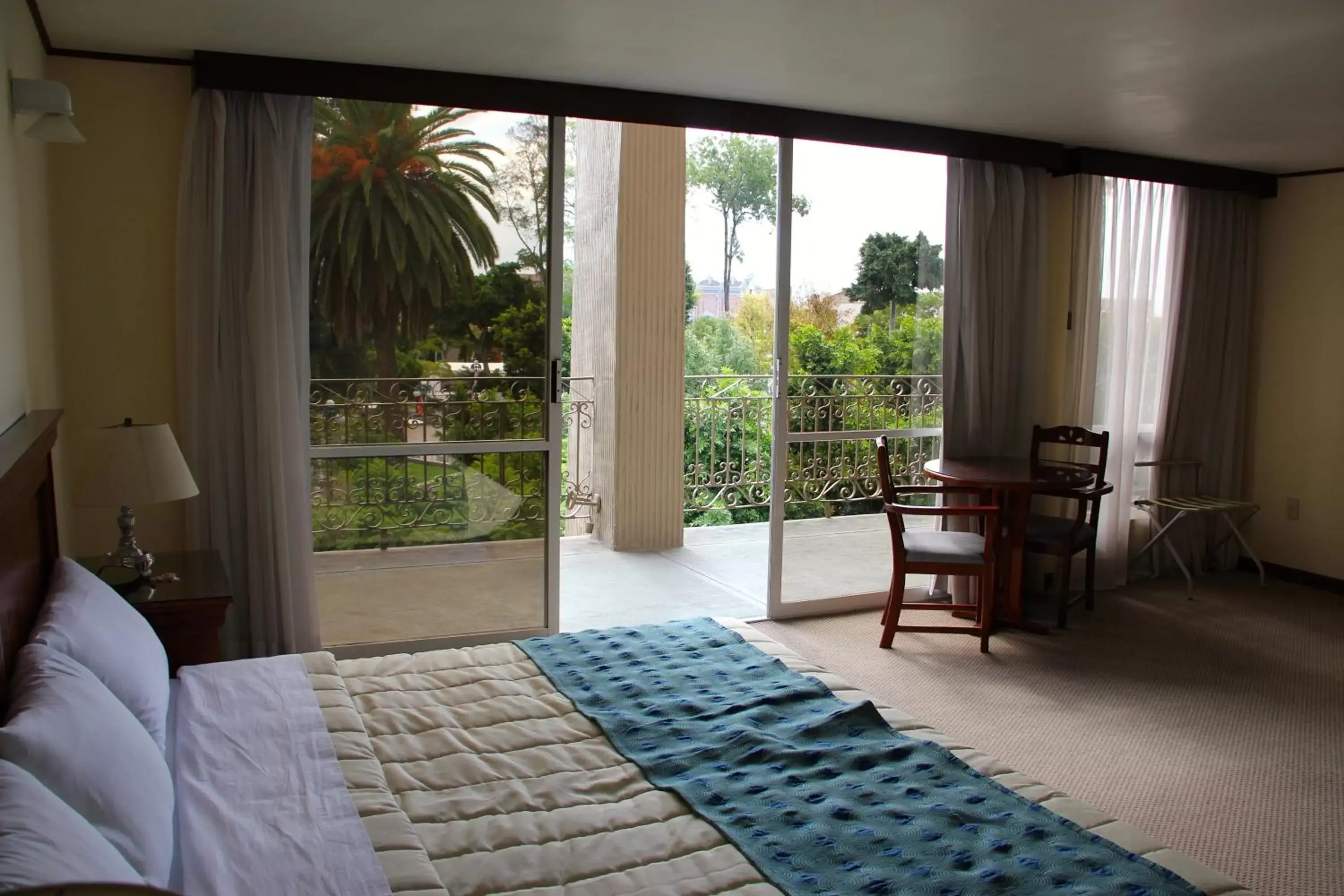Garden view, Bed in Hotel Tehuacan Plaza