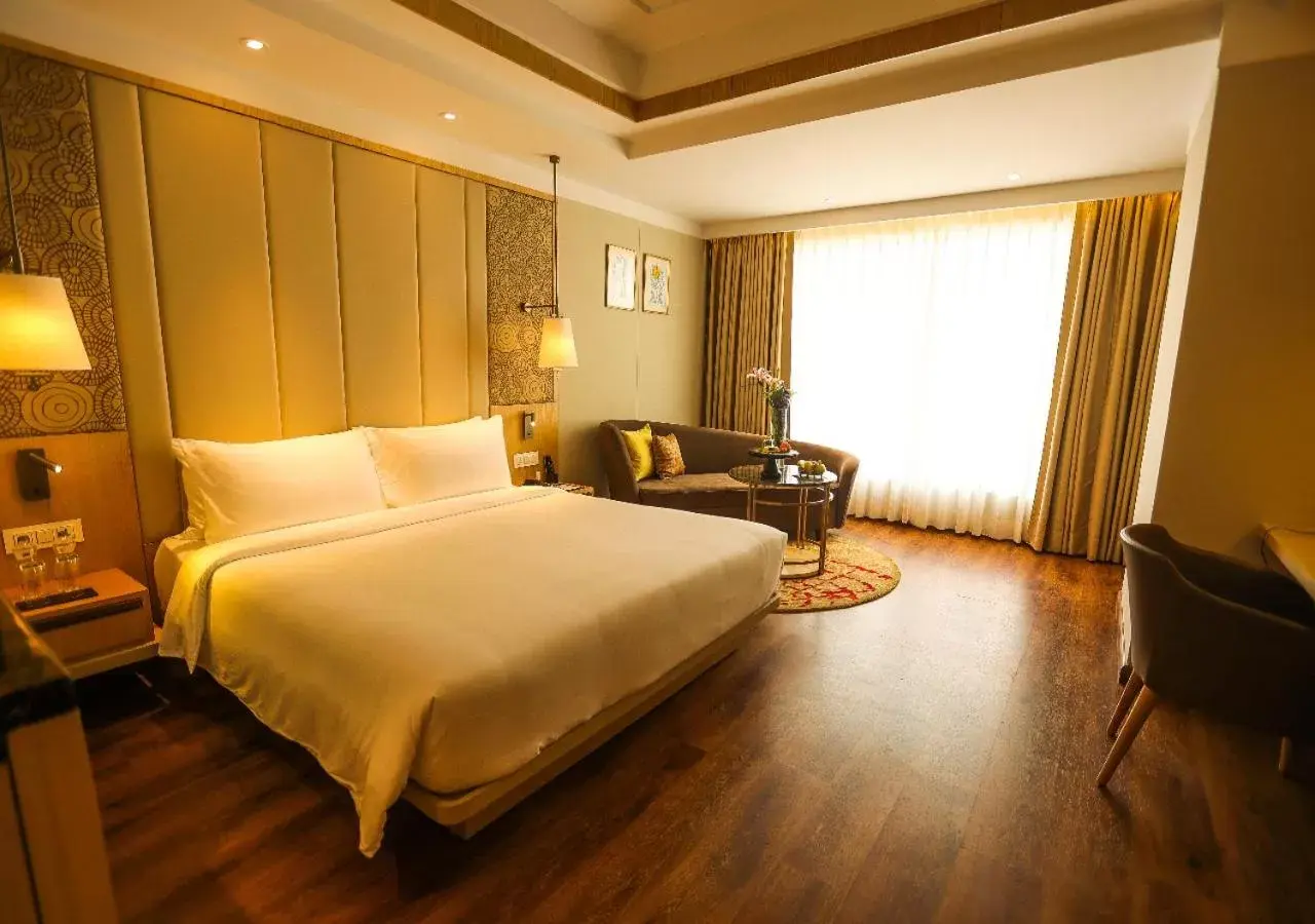 Bedroom, Bed in Radisson Bhopal