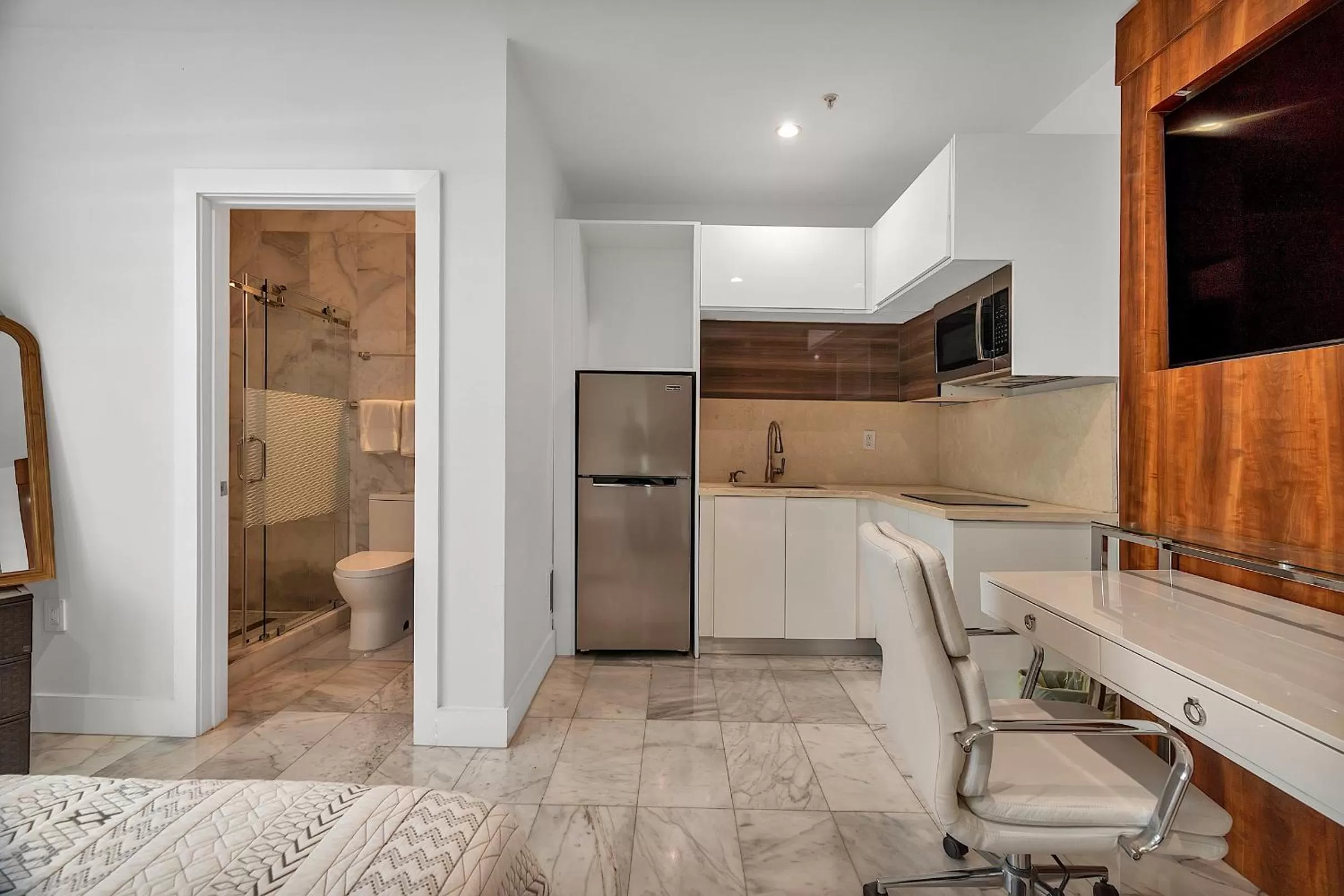 Bathroom, Kitchen/Kitchenette in Sea Breeze