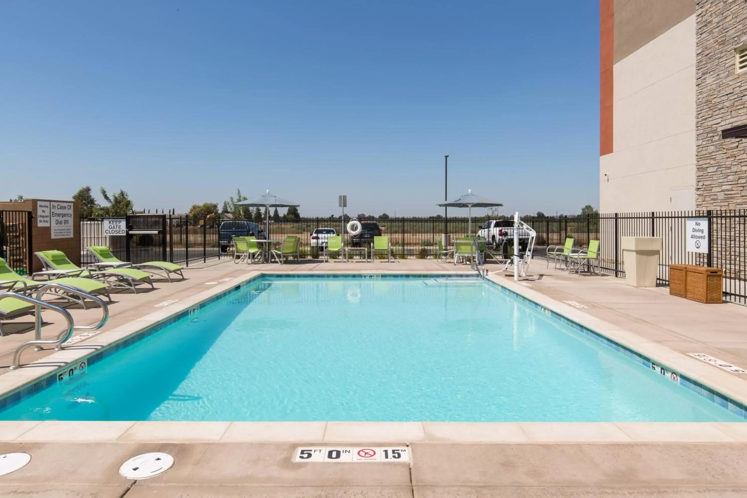 Swimming Pool in Holiday Inn Express Visalia-Sequoia Gateway Area, an IHG Hotel